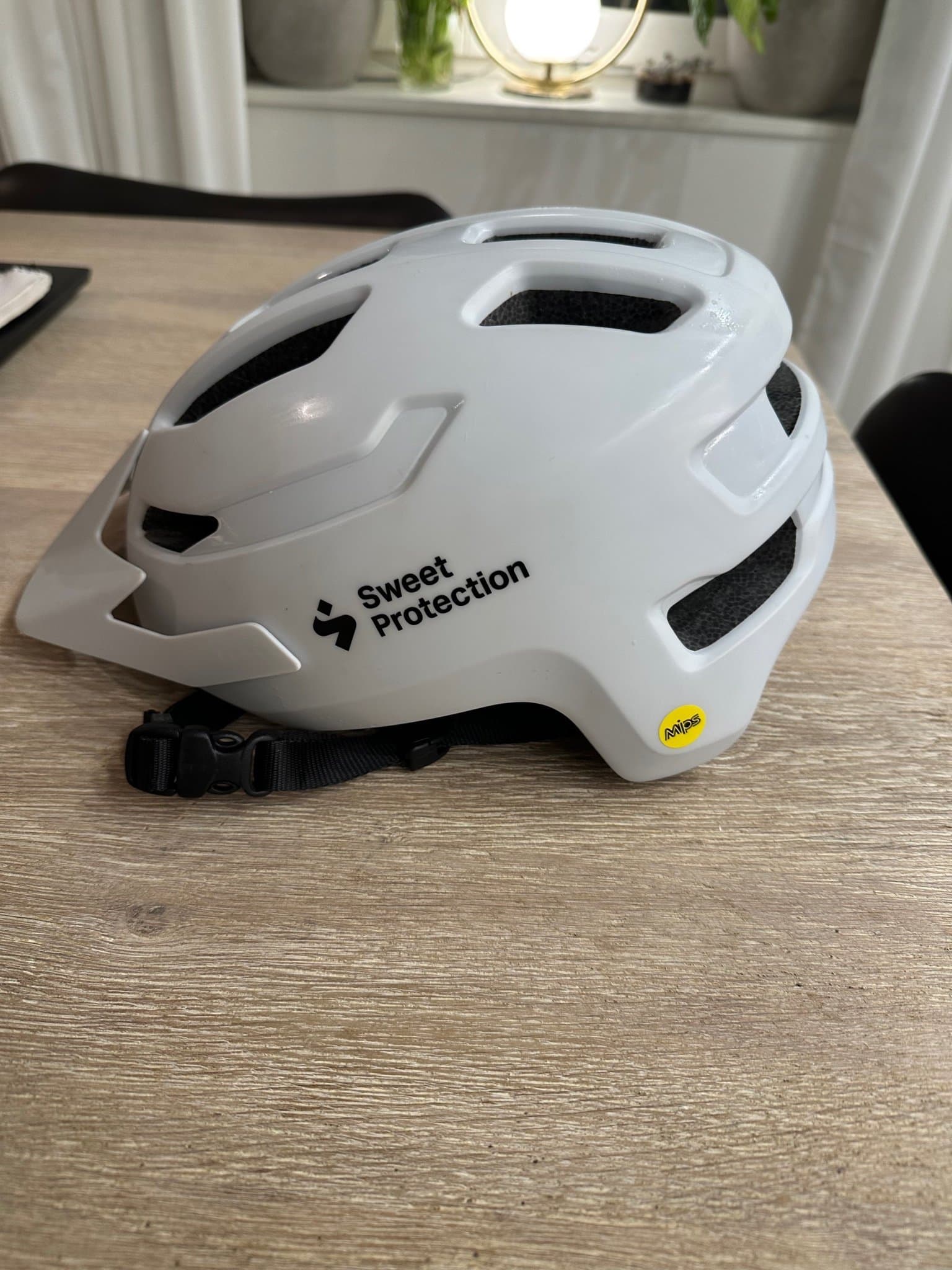 Sweet Protection Cykelhjälm MIPS Vit