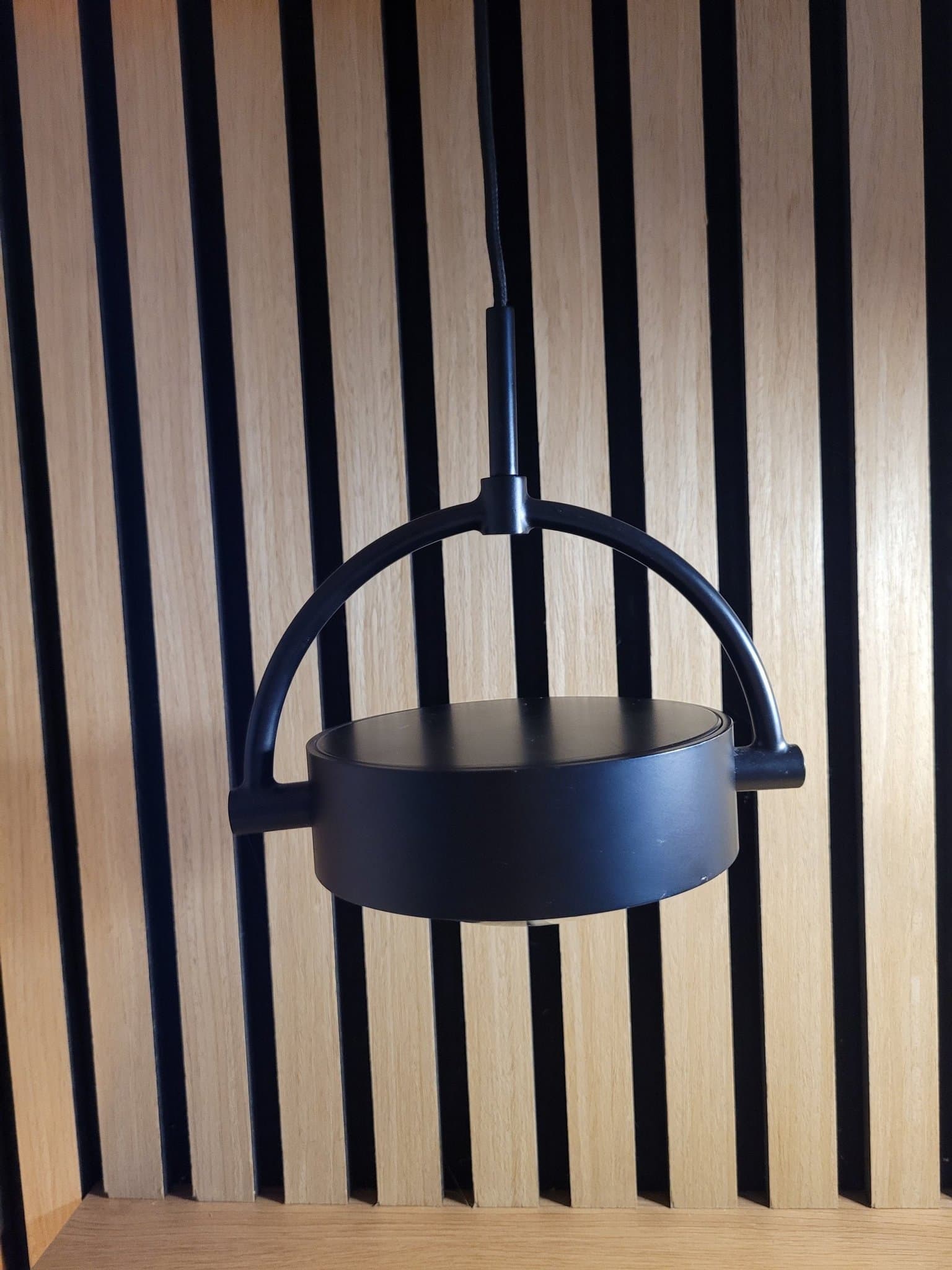 ANTIDARK Pendellampa med justerbar LED-spot