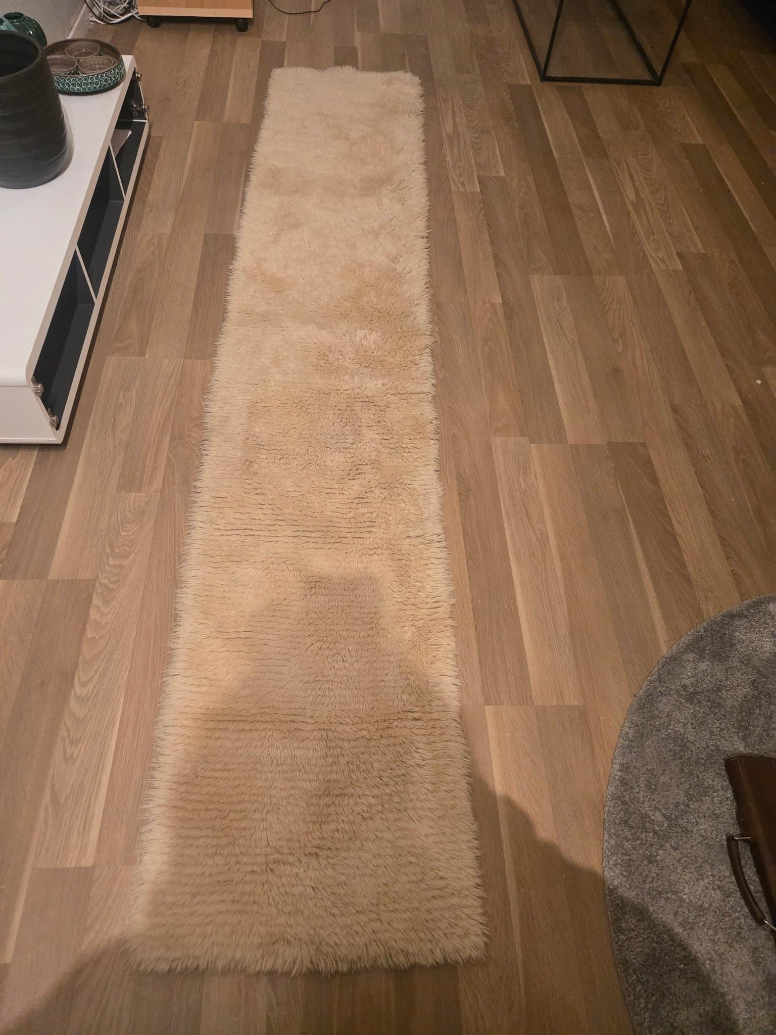 Långhårig ryamatta i beige. 2, 5 m