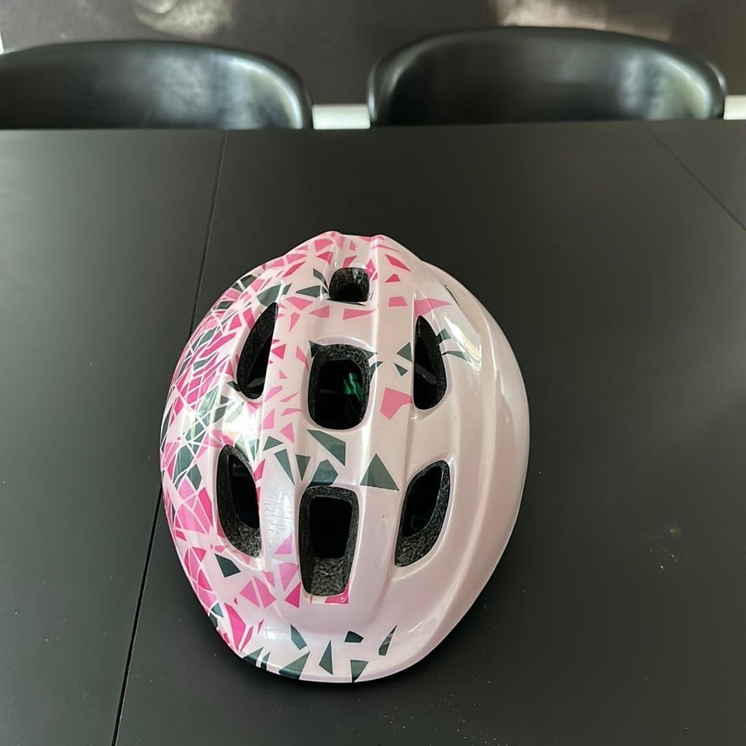 Cykelhjälm med mönster