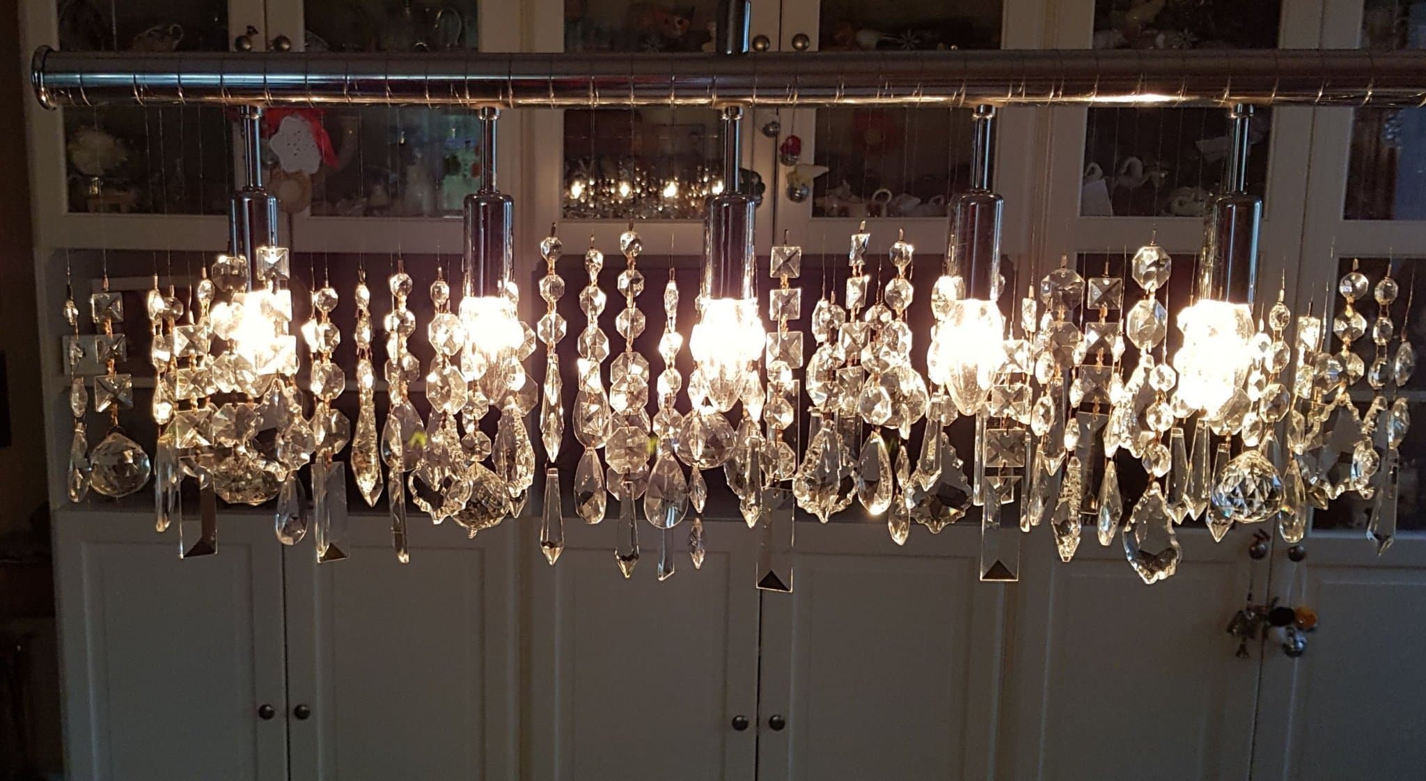 Modern lampa med kristaller