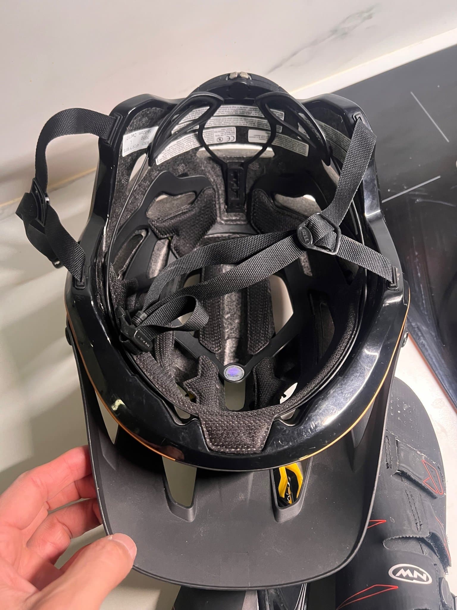 Bell 4forty Cykelhjälm med MIPS