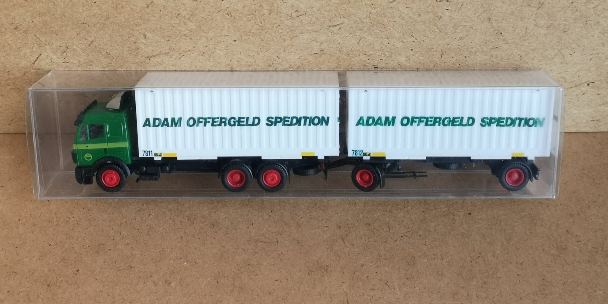 AMW 1:87 - MB containerlastbil med släp "Adam Offergeld Spedition" - fin i box