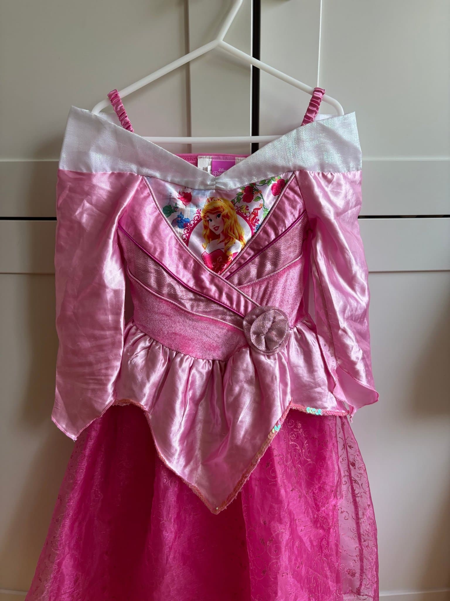 Disney Törnrosa prinsessklänning 116 Rubies maskeradkläder utklädnad