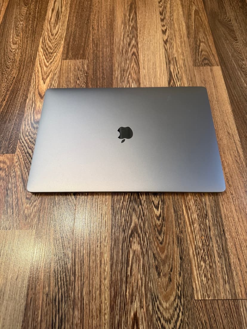 Apple MacBook Pro 16"