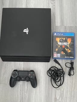 Sony Playstation 4 Pro med handkontroll och spel