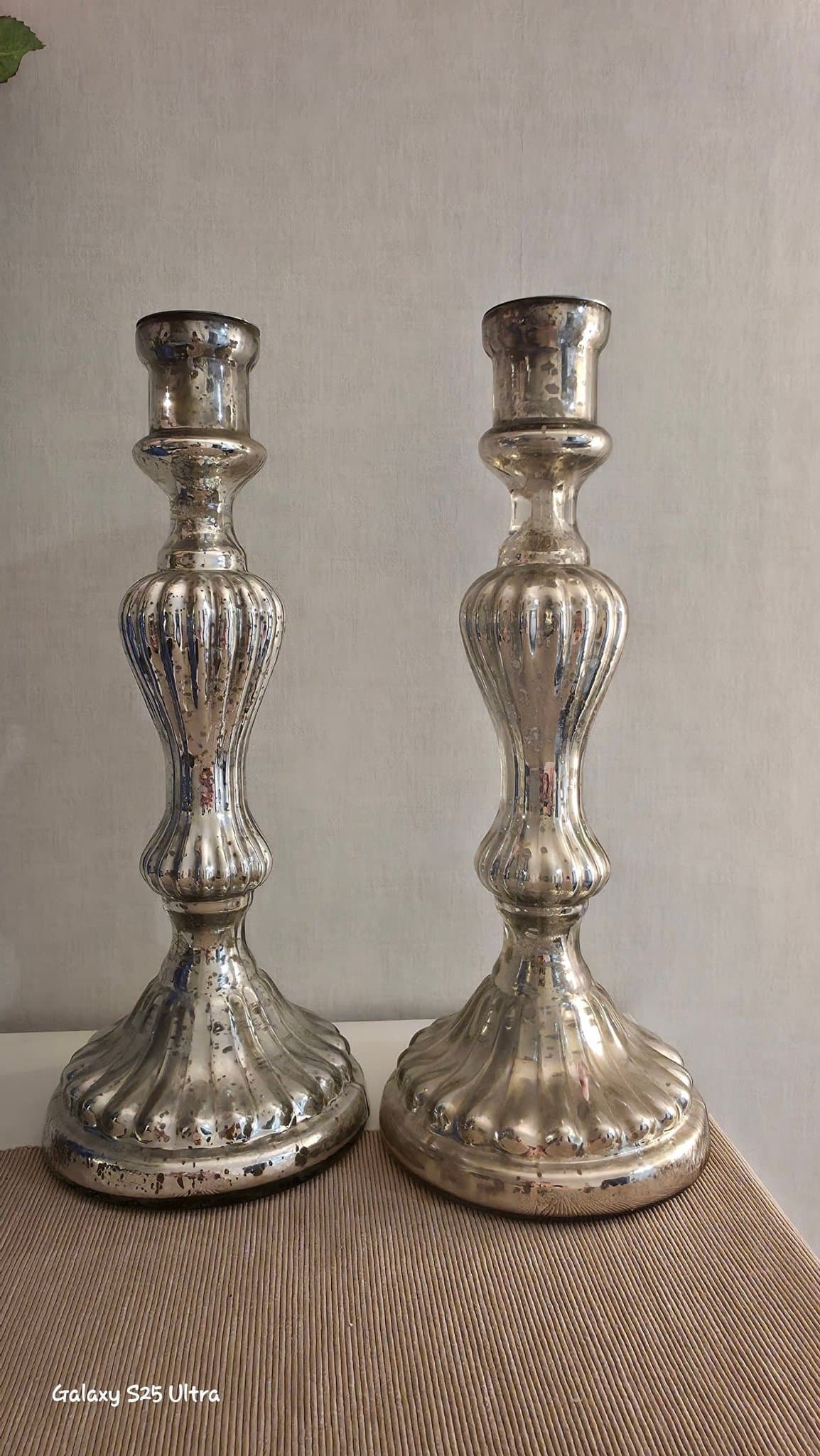 Två ljusstakar i silverfärgat glas, perfect home