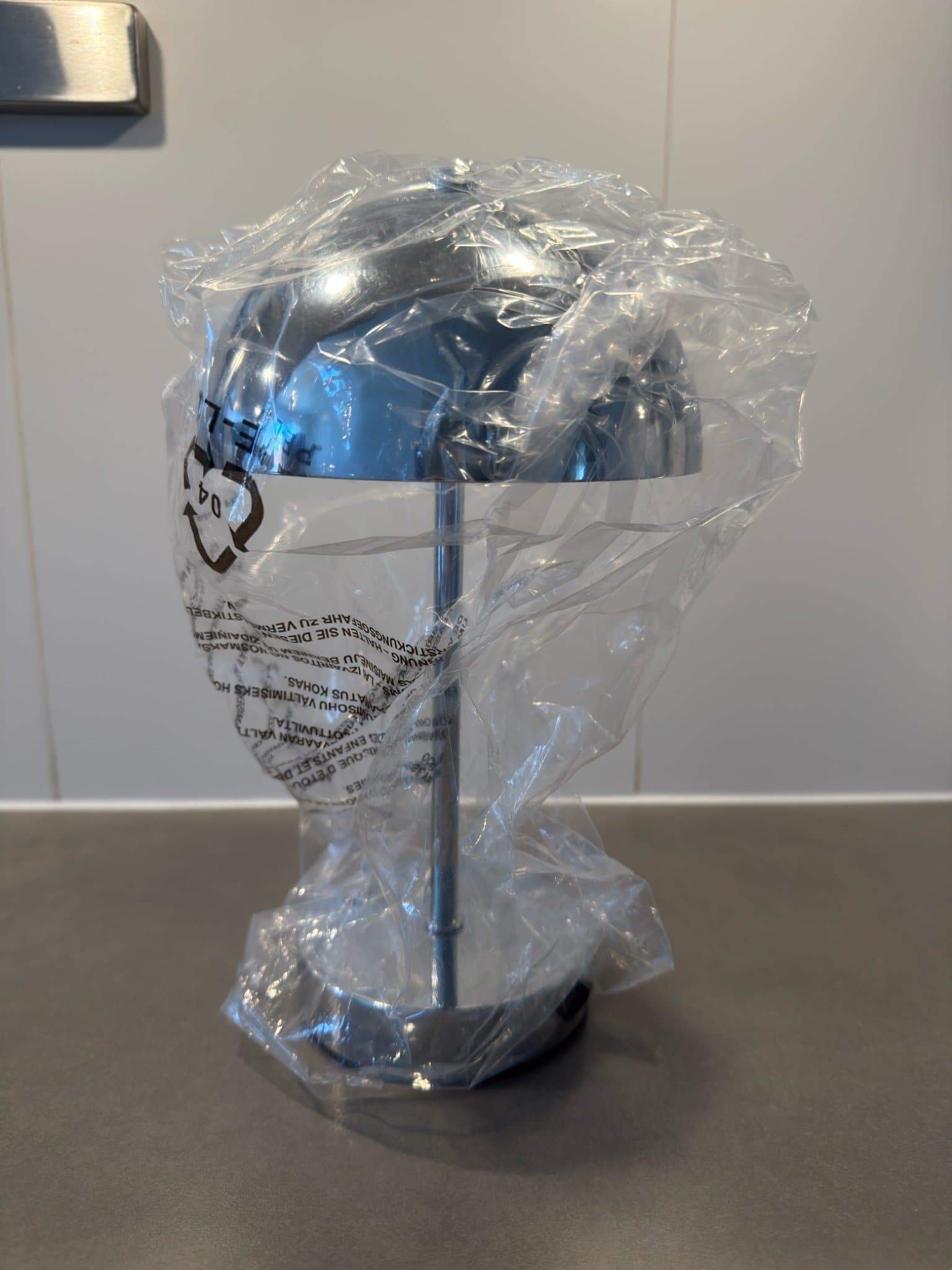 Åhléns rechargeable table lamp Lova i chrome