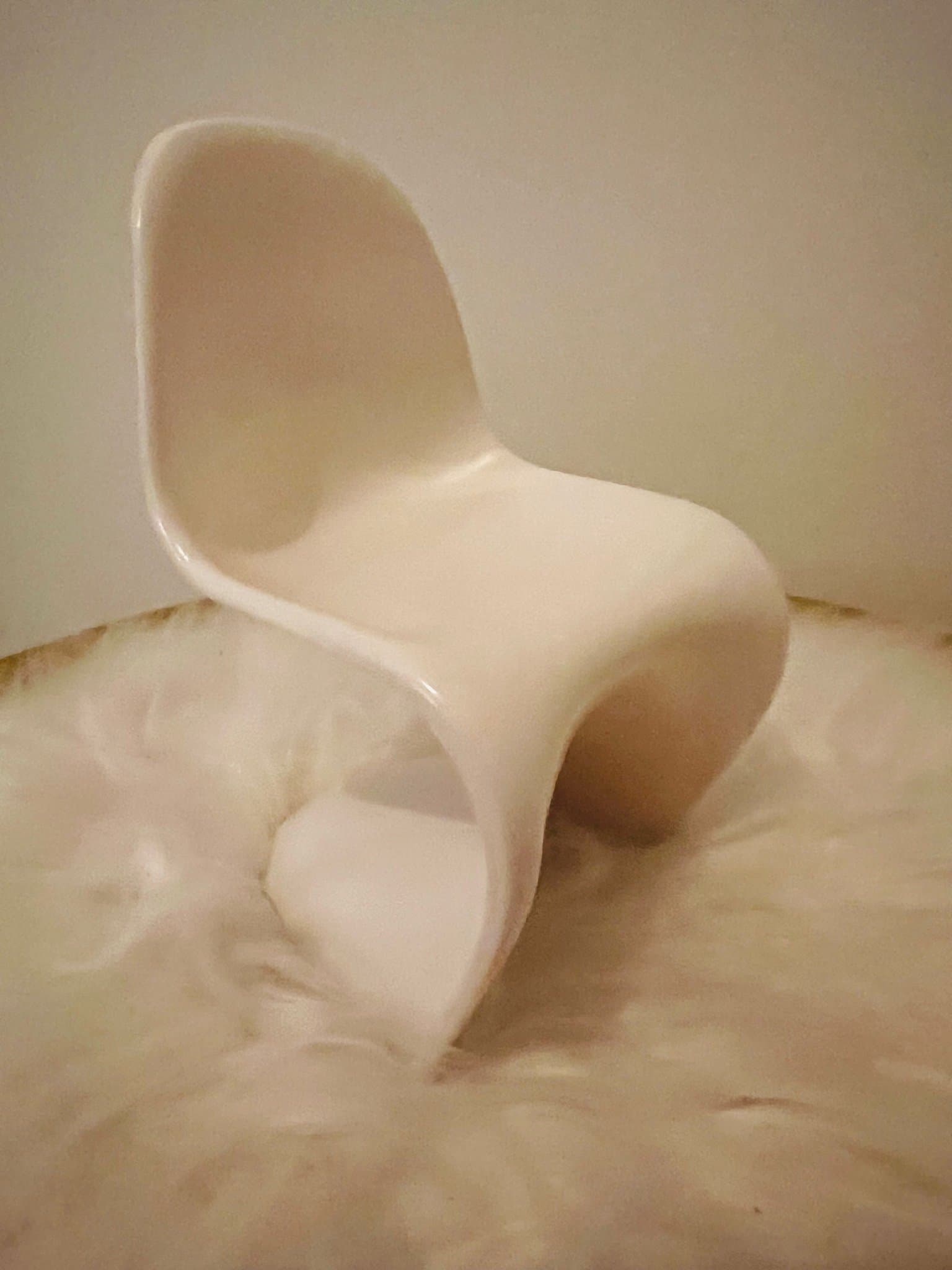 Ny miniatyrstol vit 1:6 perfekt present!