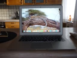 MacBook Air 13-tums, Early 2015