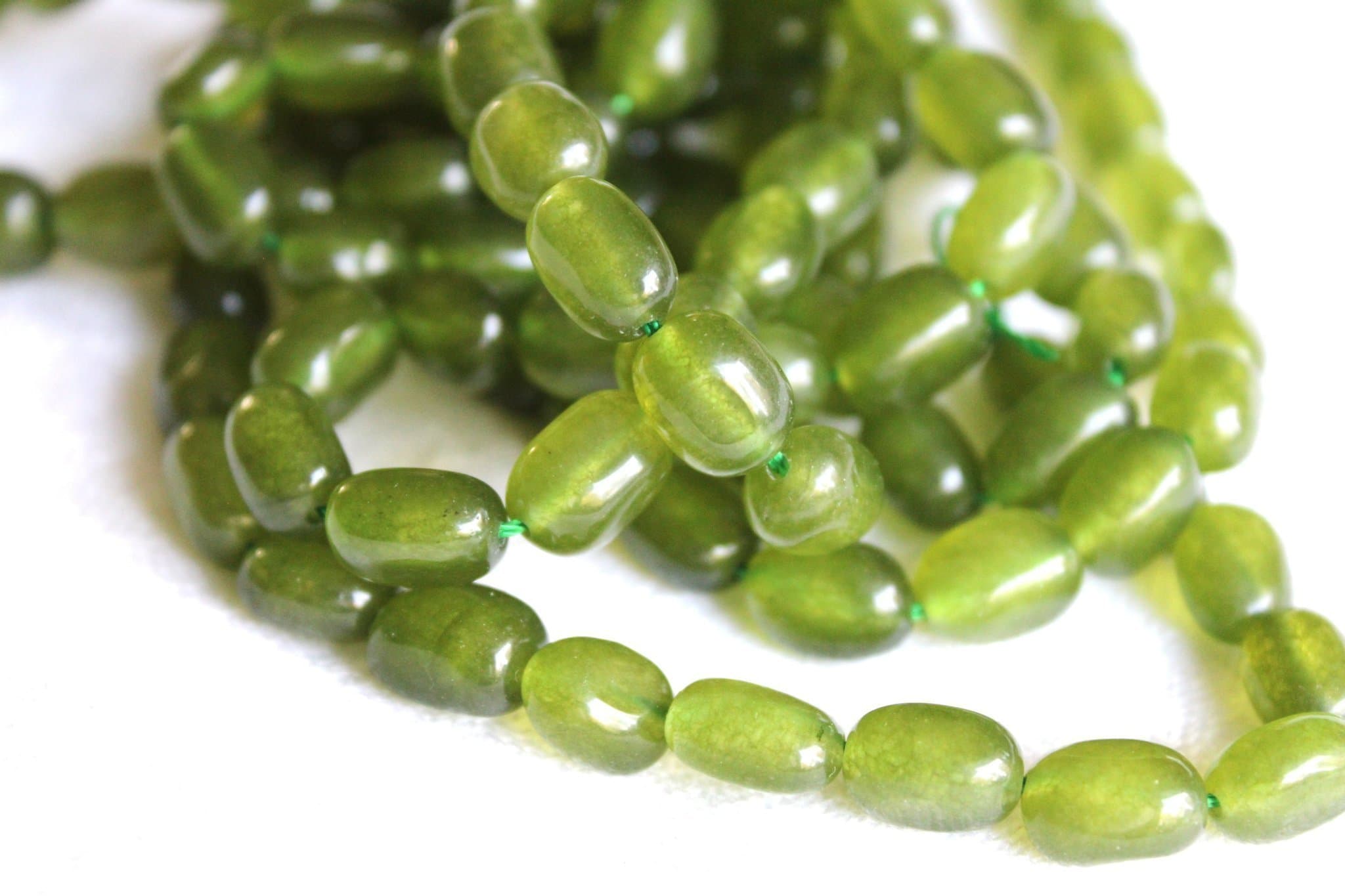 1 sträng Jade nuggets ca. 8-11 x 7-8 mm gröna