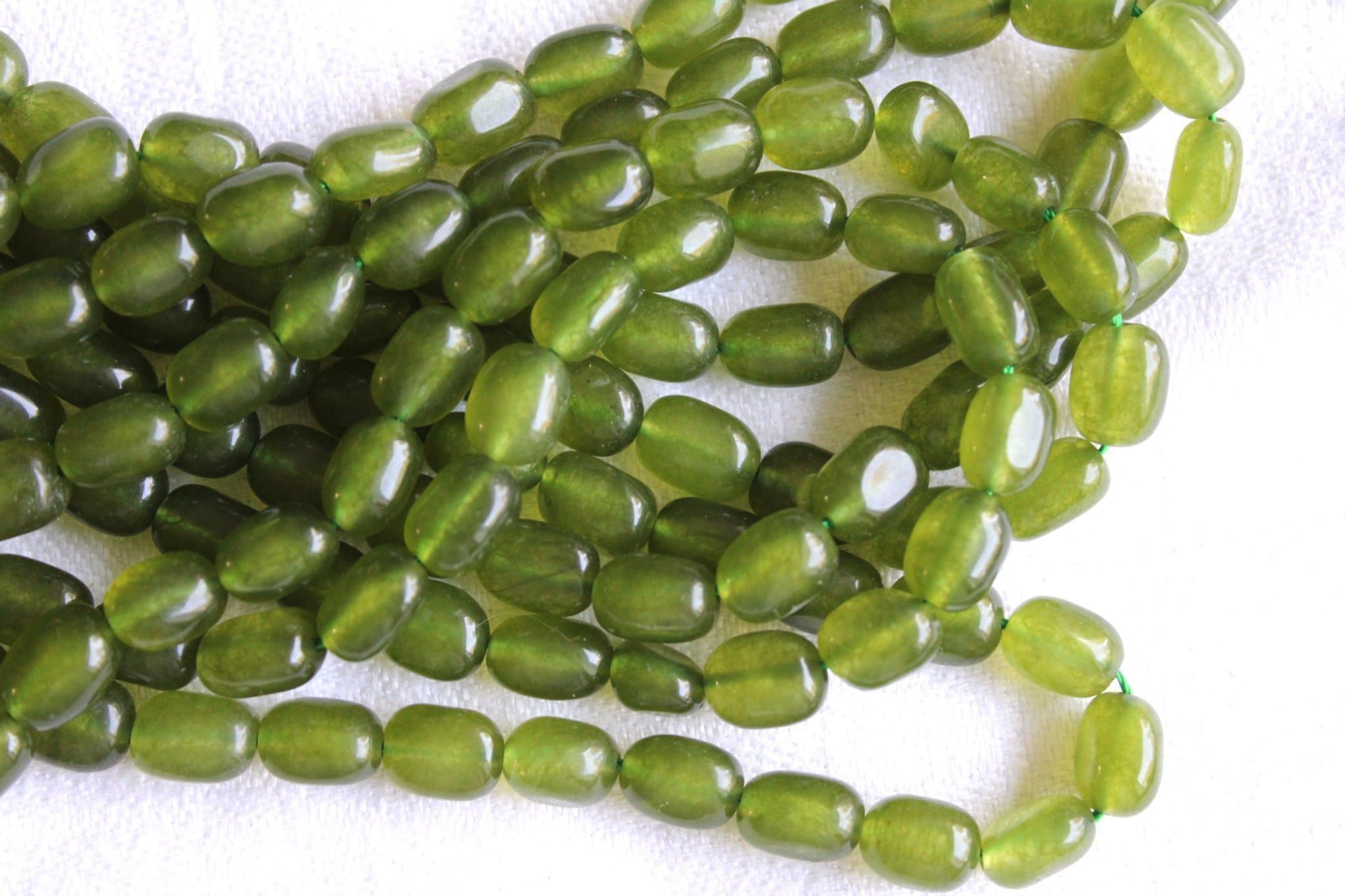 1 sträng Jade nuggets ca. 8-11 x 7-8 mm gröna
