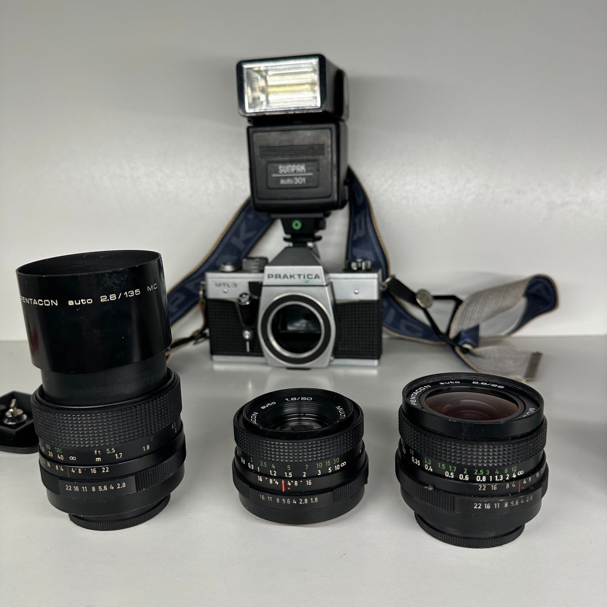 Praktica K1000 spegelreflexkamera med objektiv & blixt