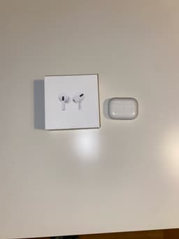 Apple AirPods Pro med trådlöst laddningsfodral