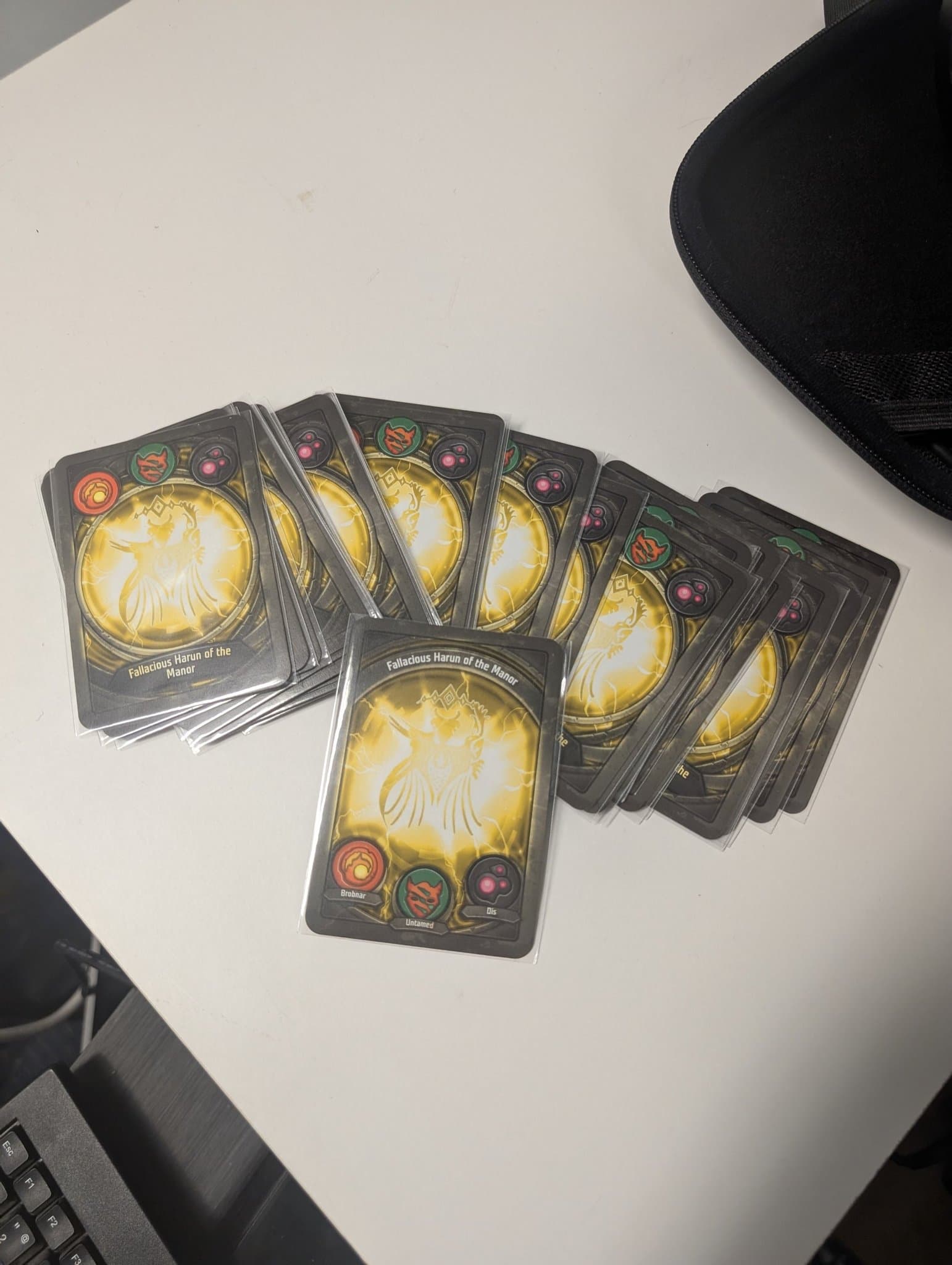 KeyForge Deck - Fallacious Harun of the Manor (Brobnar/Dis/Untamed) - MINT!