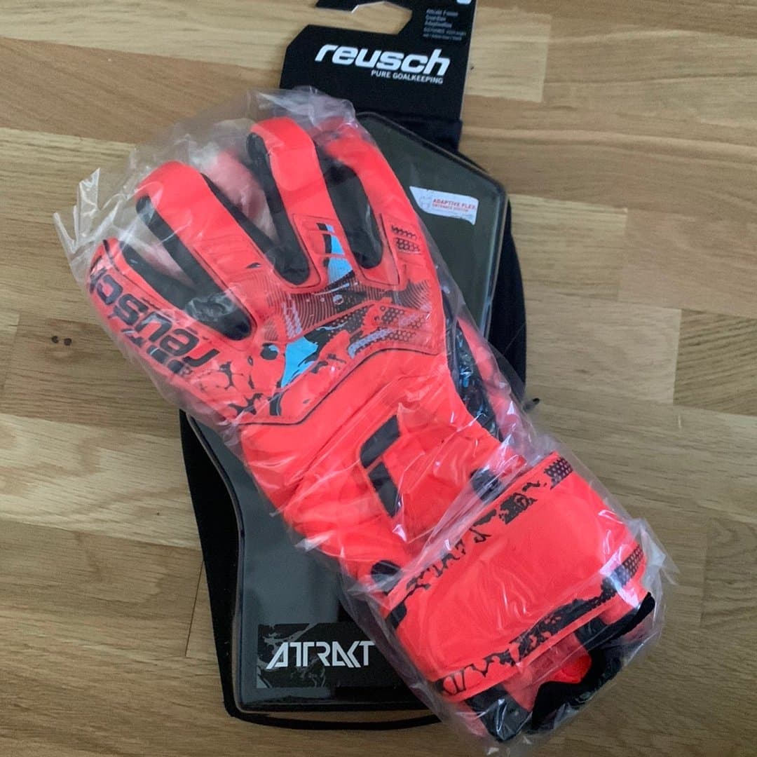 Ny Reusch Attrakt Fusion Guardian målvaktshandskar storlek 9