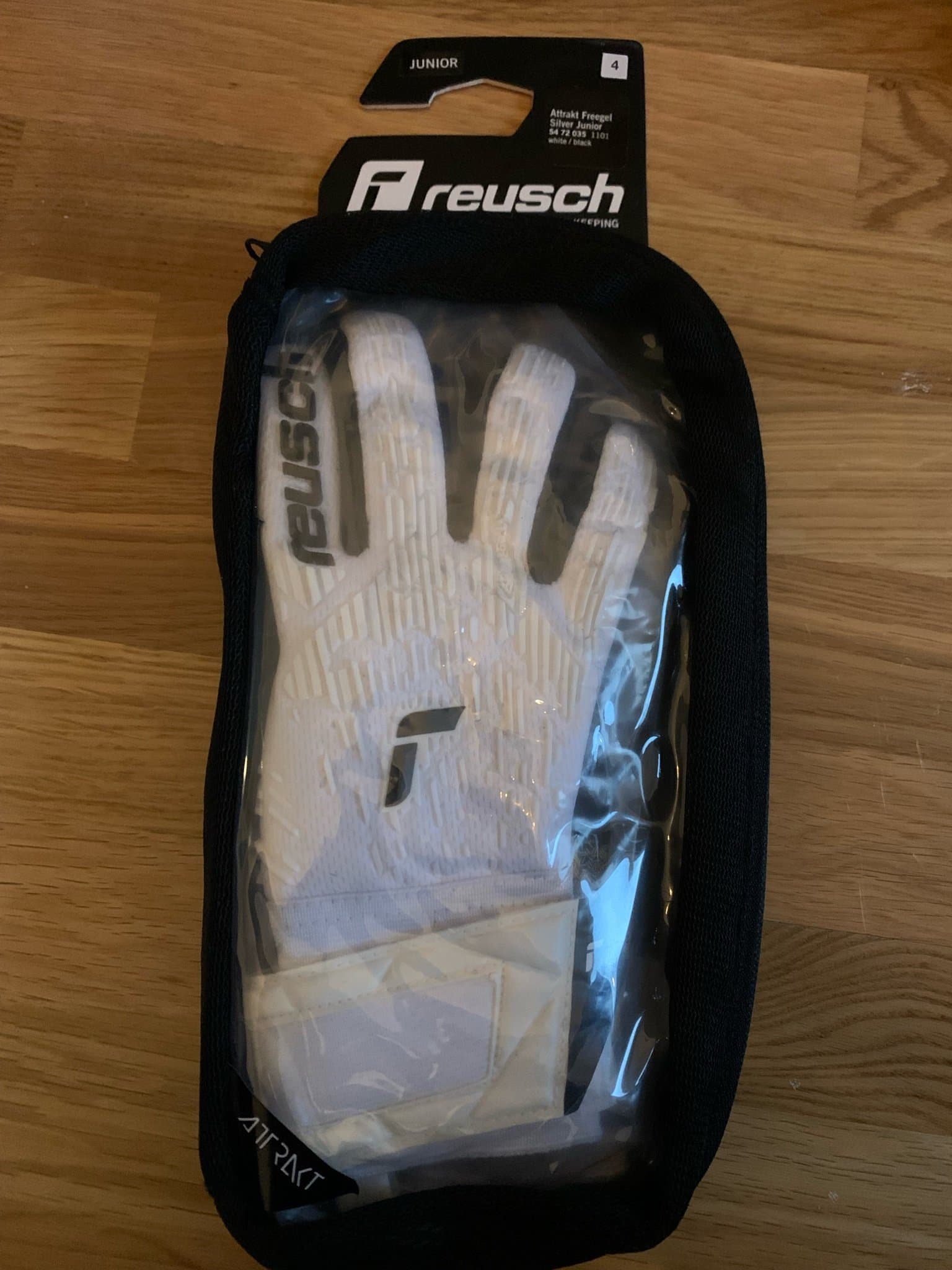 Reusch Attrakt Freegel Silver Junior Målvaktshandske Storlek 4