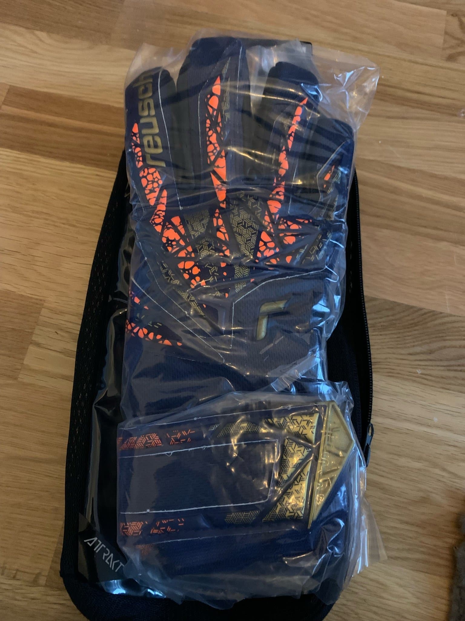 Ny Reusch Attrakt Gold X målvaktshandskarna storlek 10