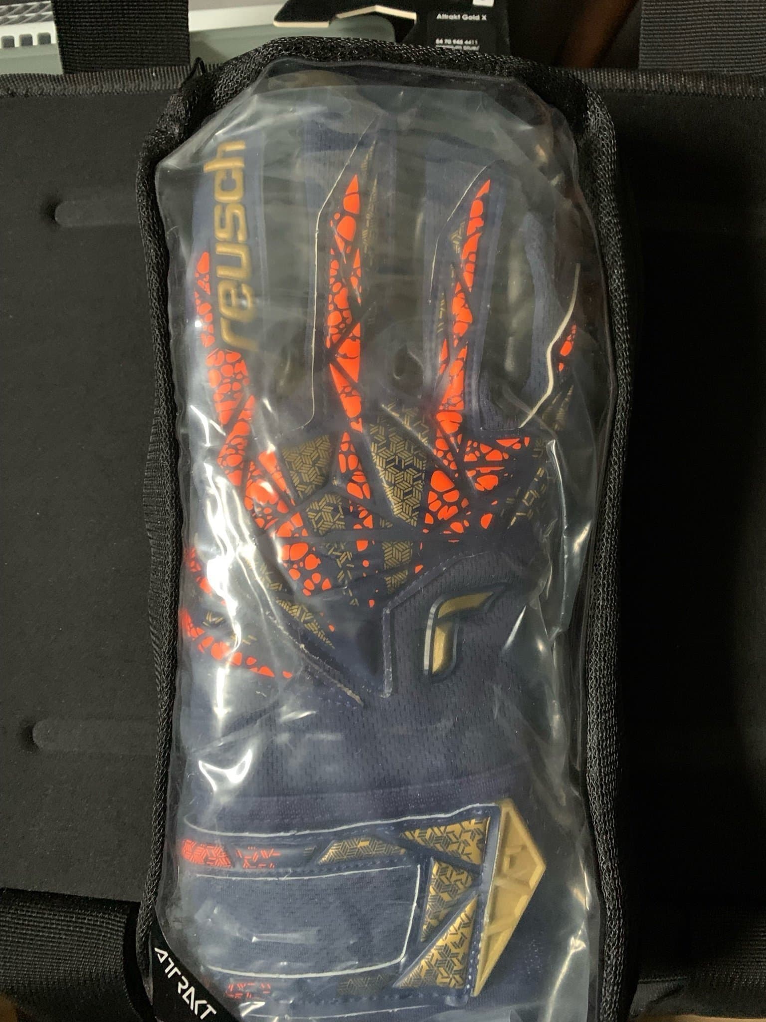 Ny Reusch Attrakt Gold X målvaktshandskarna storlek 8