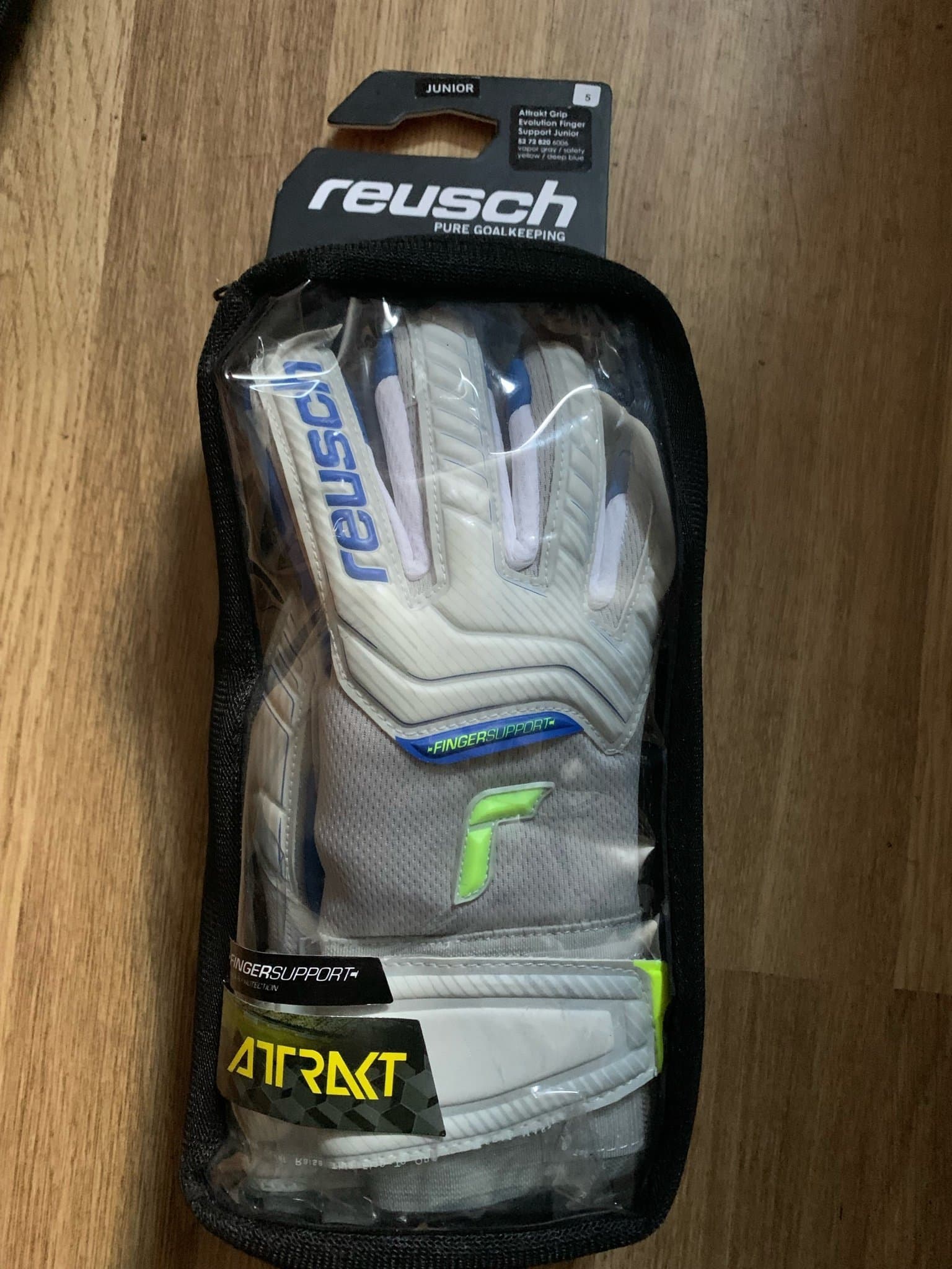 Nya Reusch Attrakt Grip Evolution Junior Målvaktshandskar Storlek 5