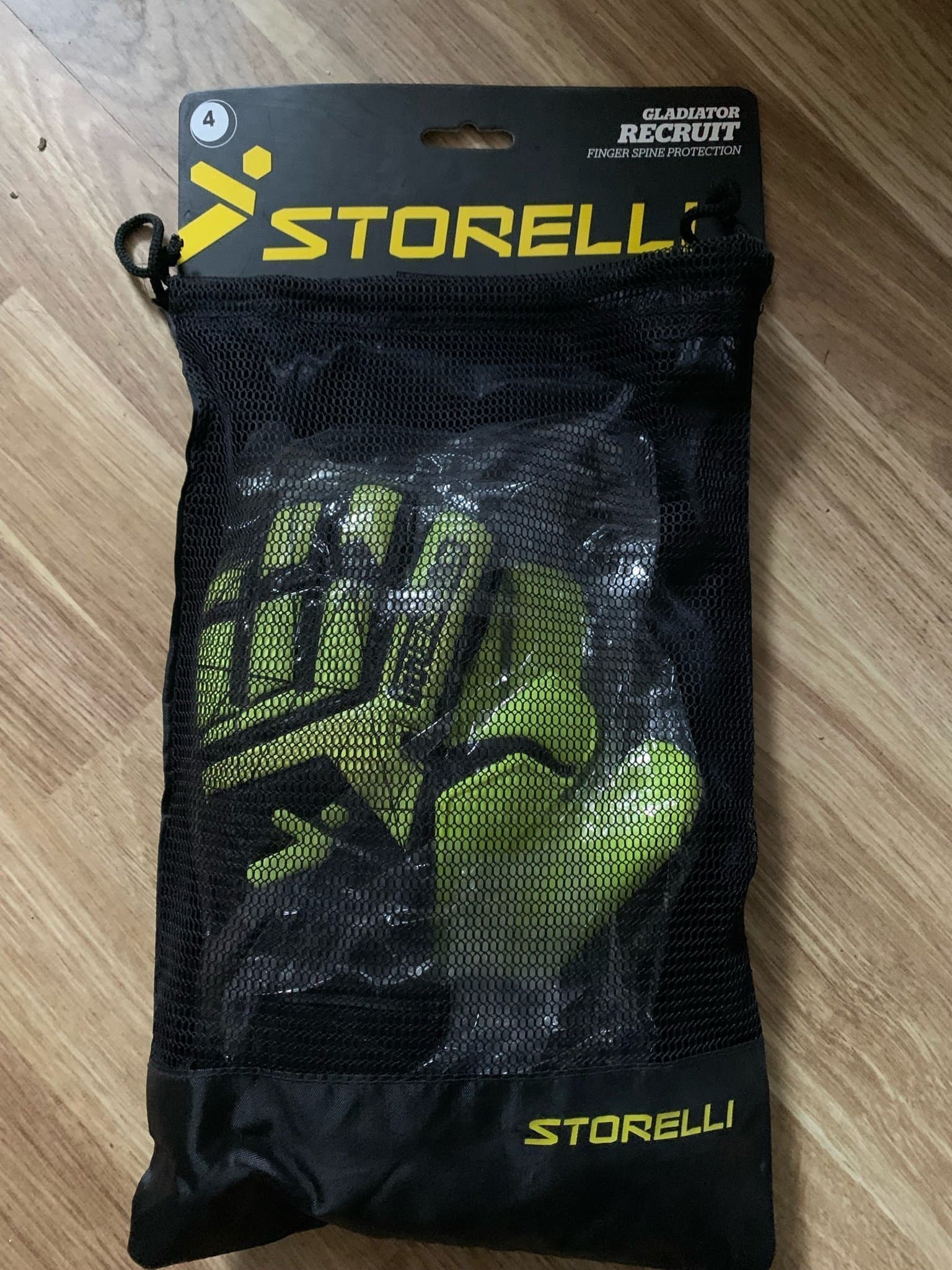 Nya Storelli Gladiator Recruit målvaktshandskar - Storlek 4