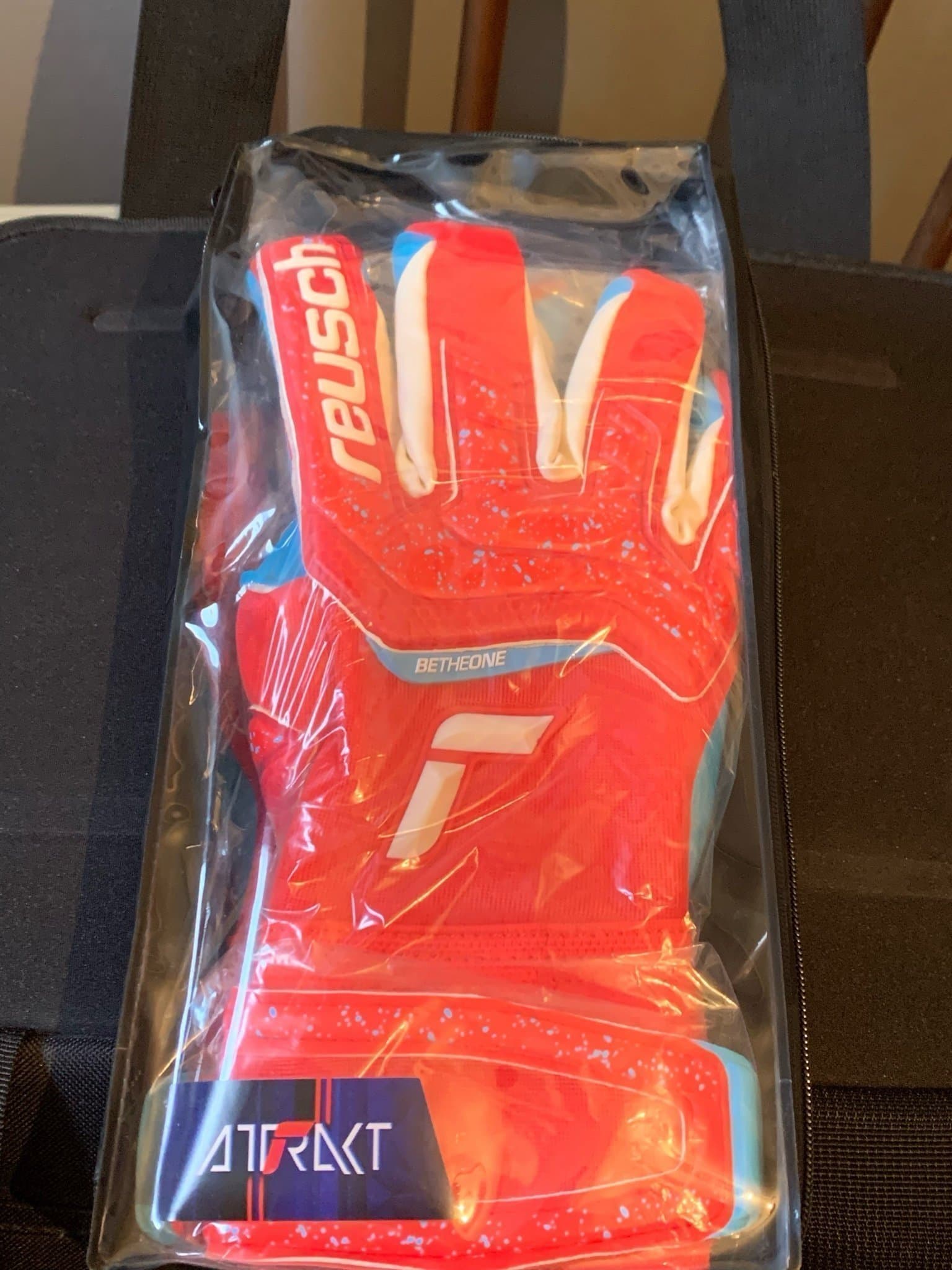 Ny Reusch Attrakt Aqua Fotbollsmålvaktshandskar Storlek 11