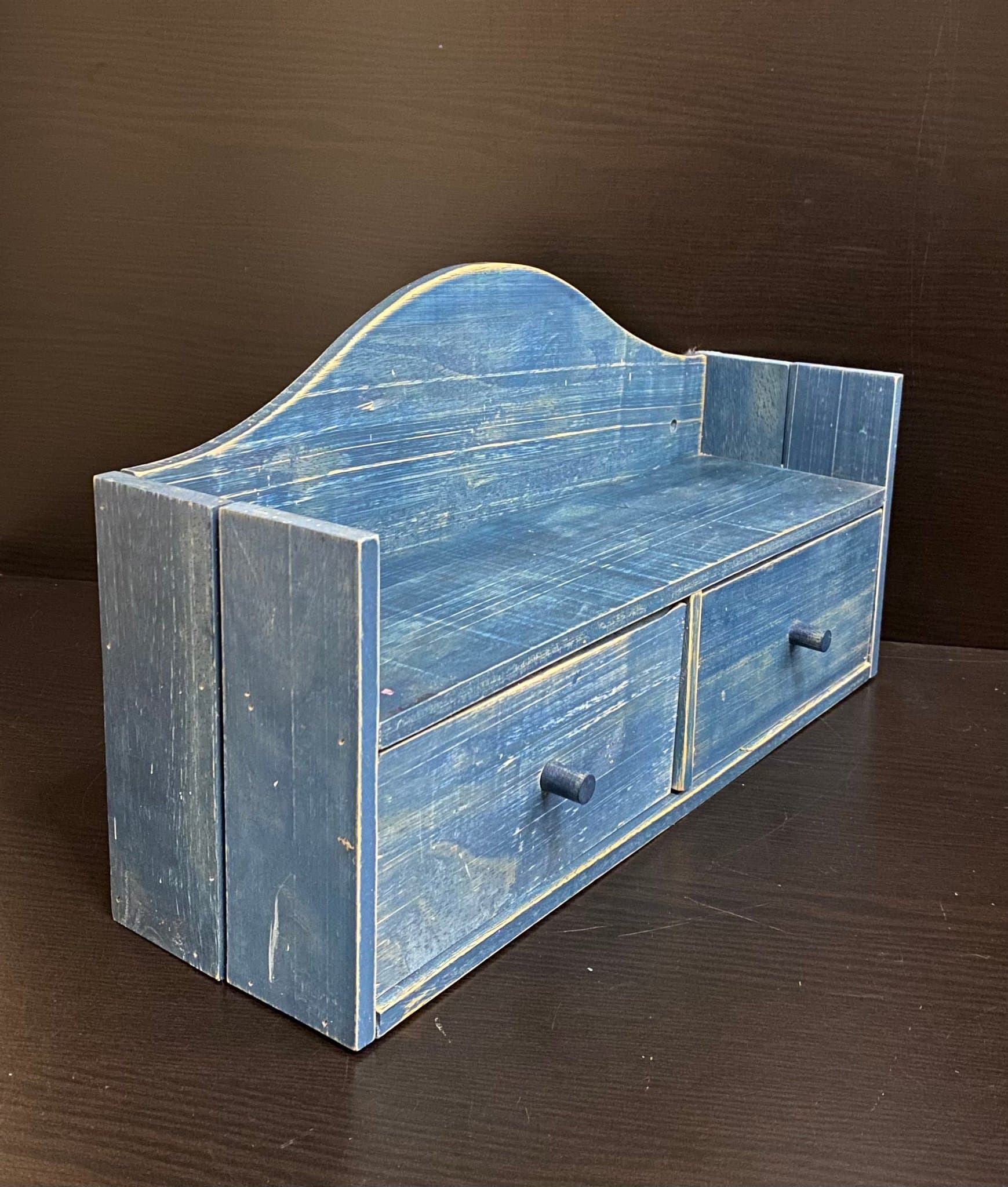 Vintage väggförvaring / liten hylla med lådor – blå trä – lantlig stil