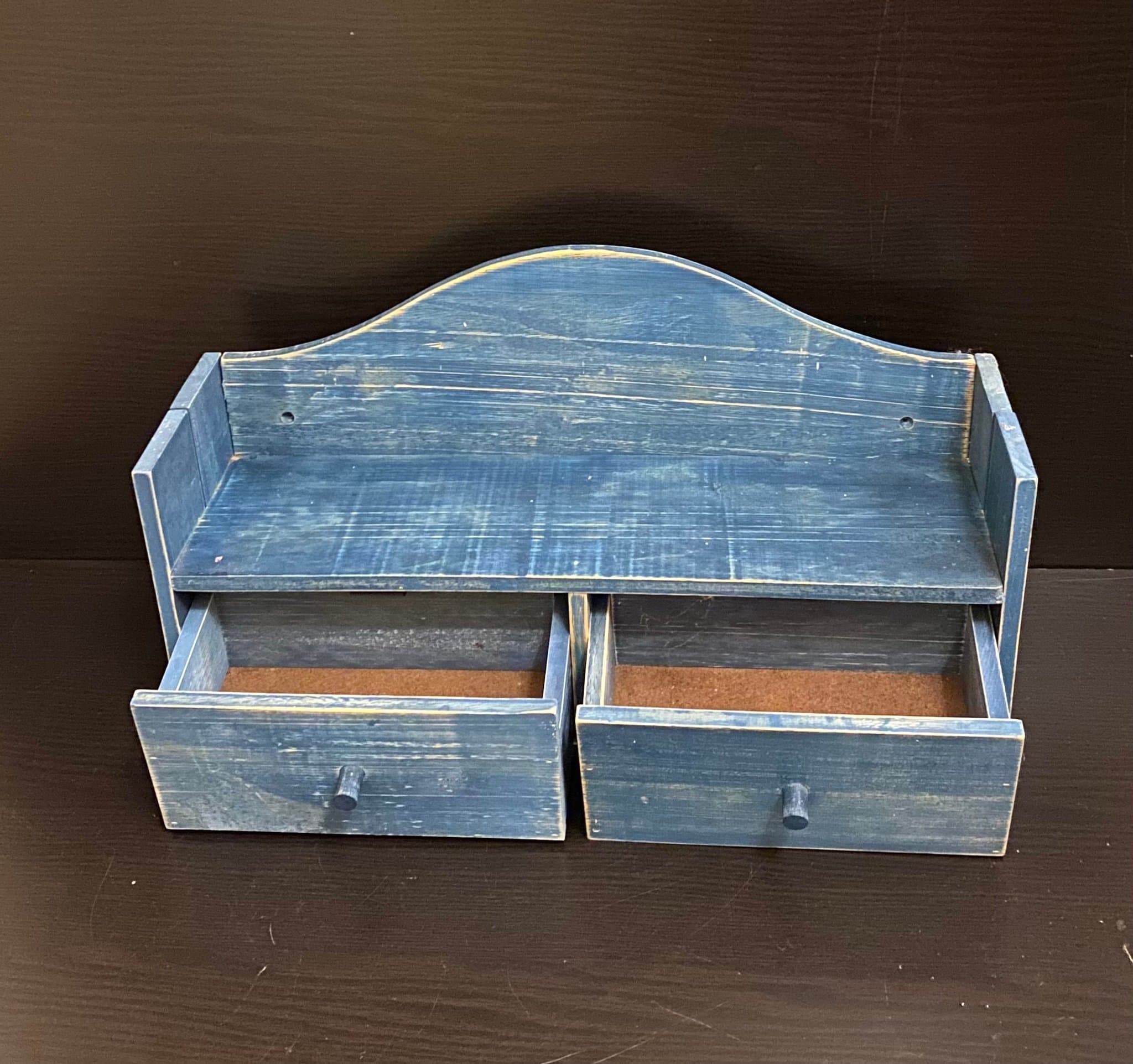 Vintage väggförvaring / liten hylla med lådor – blå trä – lantlig stil