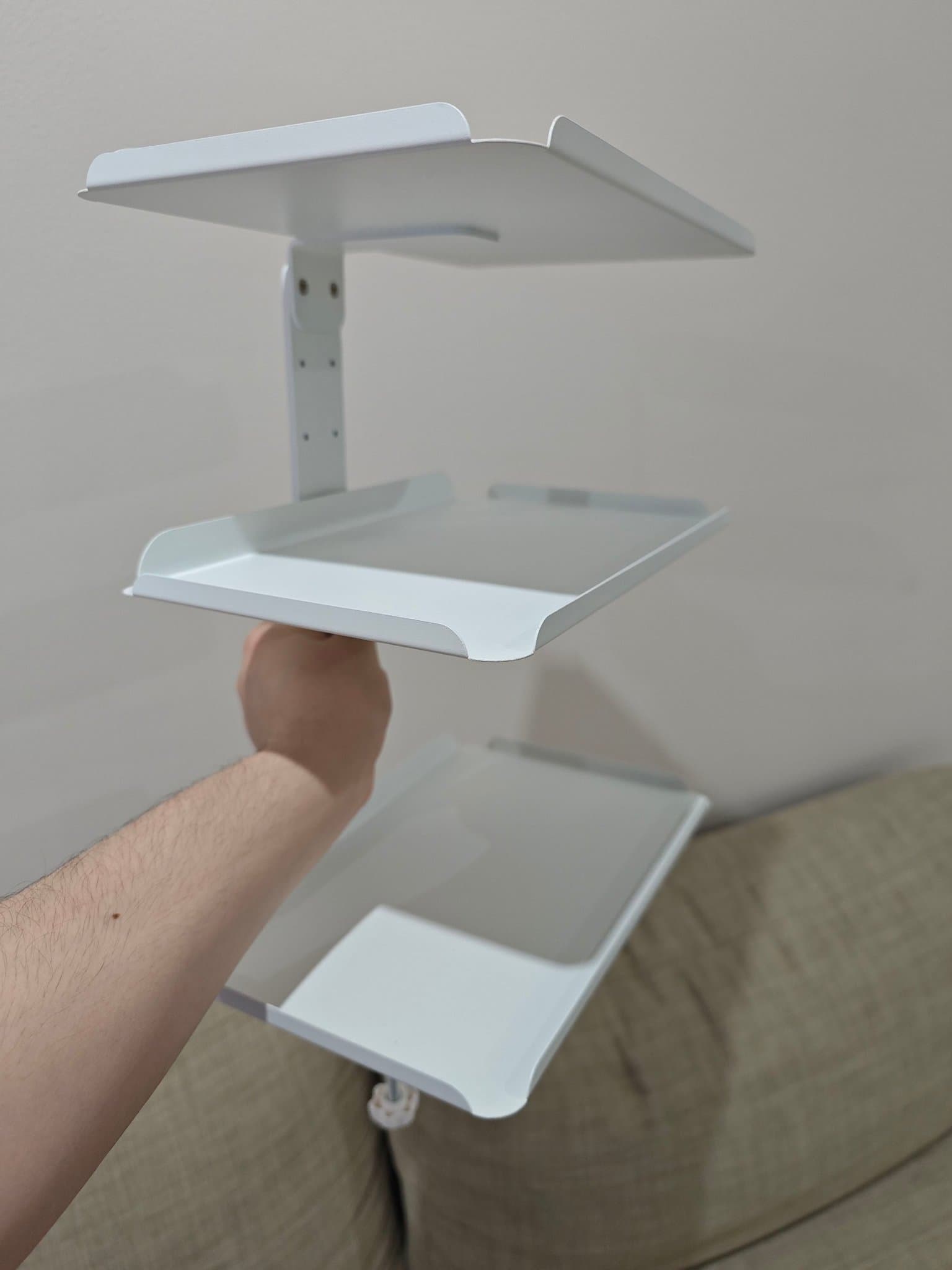 Hylla med tre hyllplan