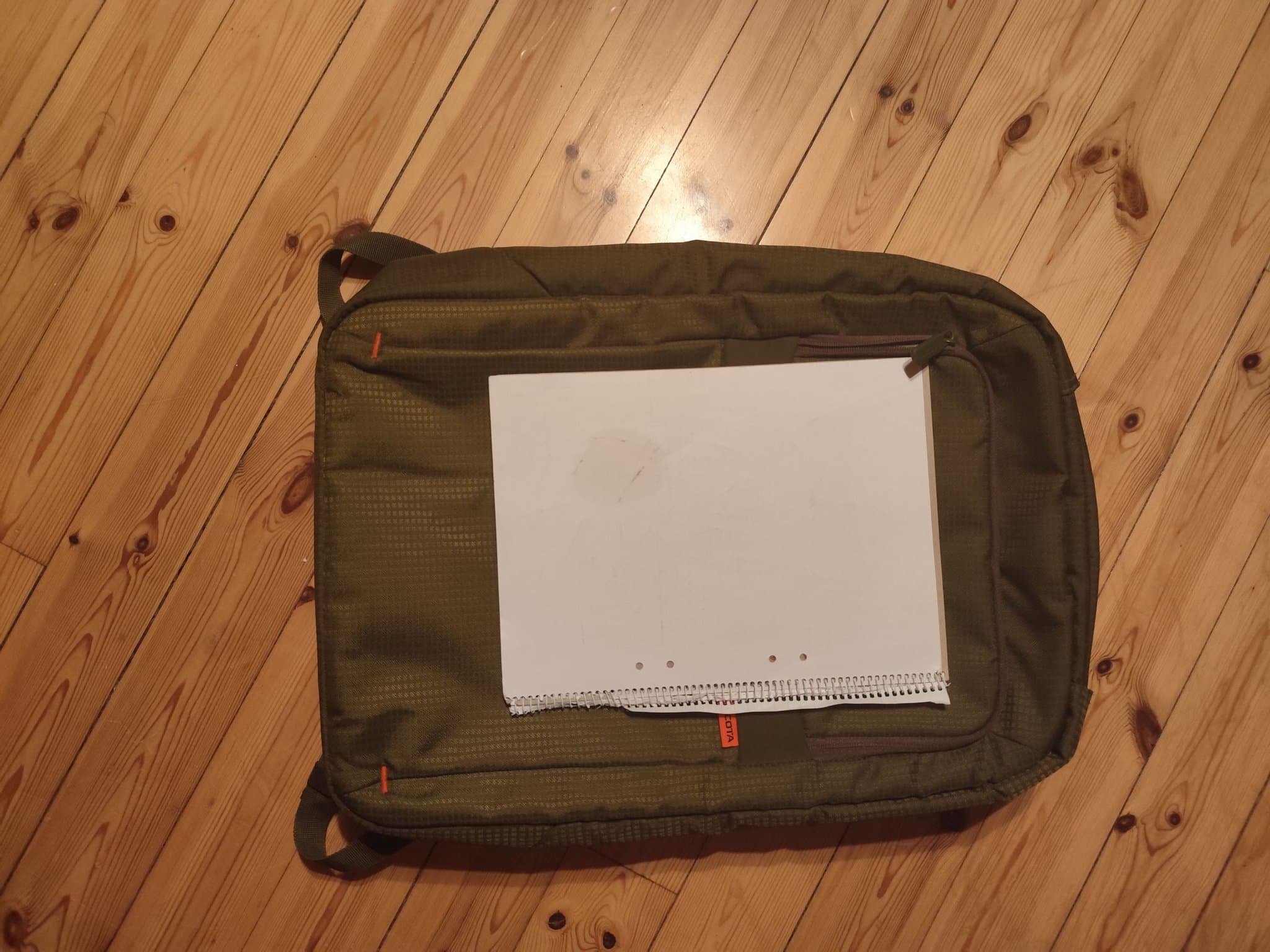 Dicota grön dator ryggsäck