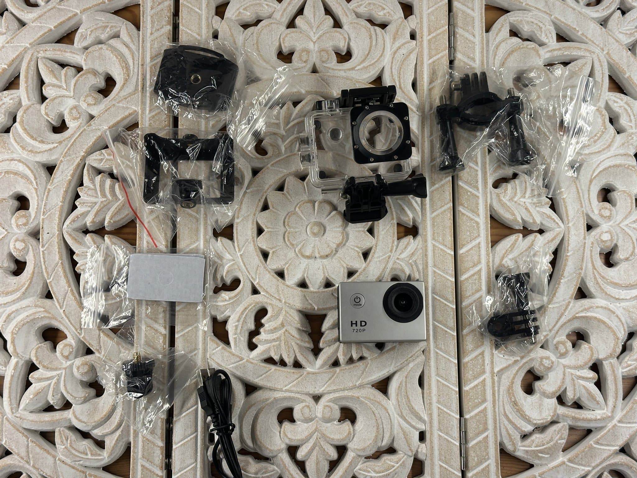 United Actionkamera HD 720P (Modell: ACA1620) med stort tillbehörspaket