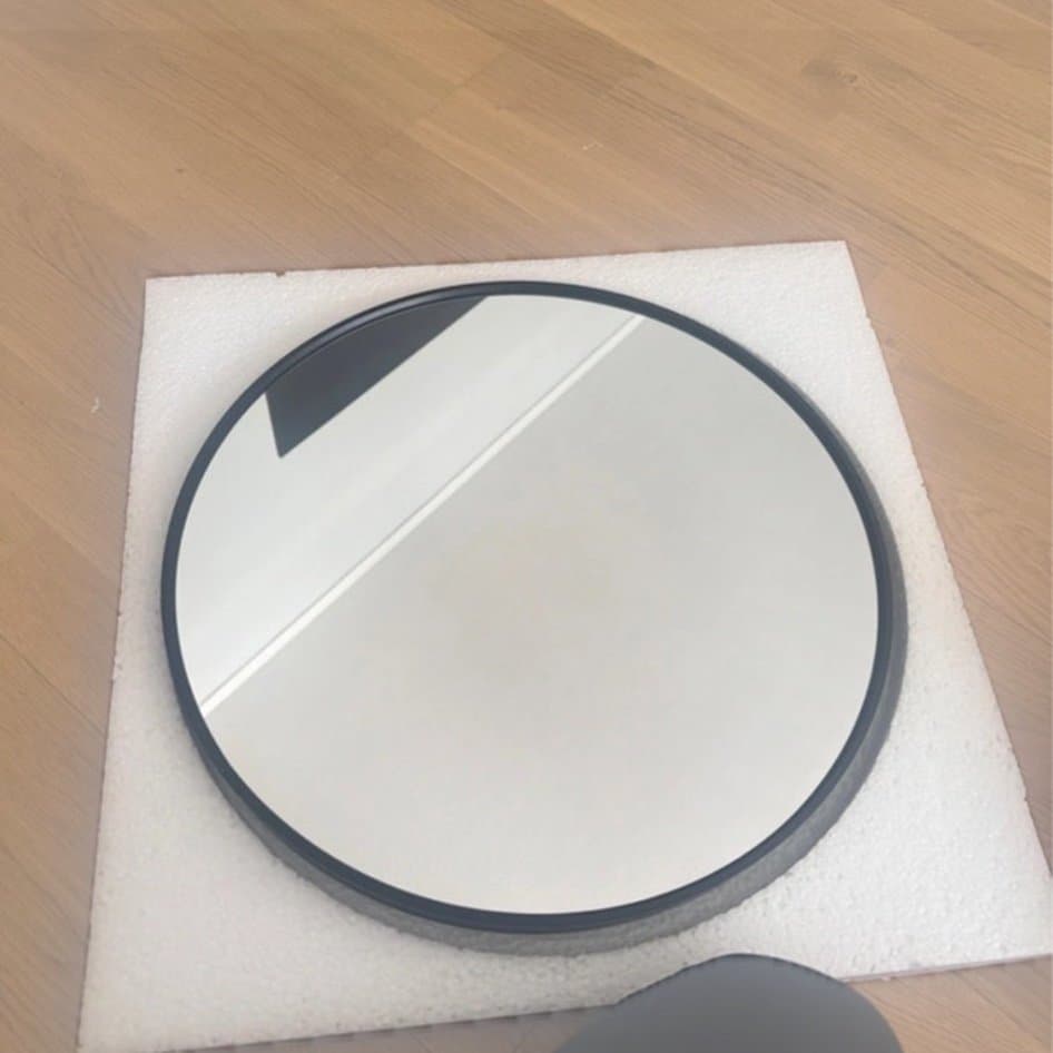 Rund spegel med svart ram