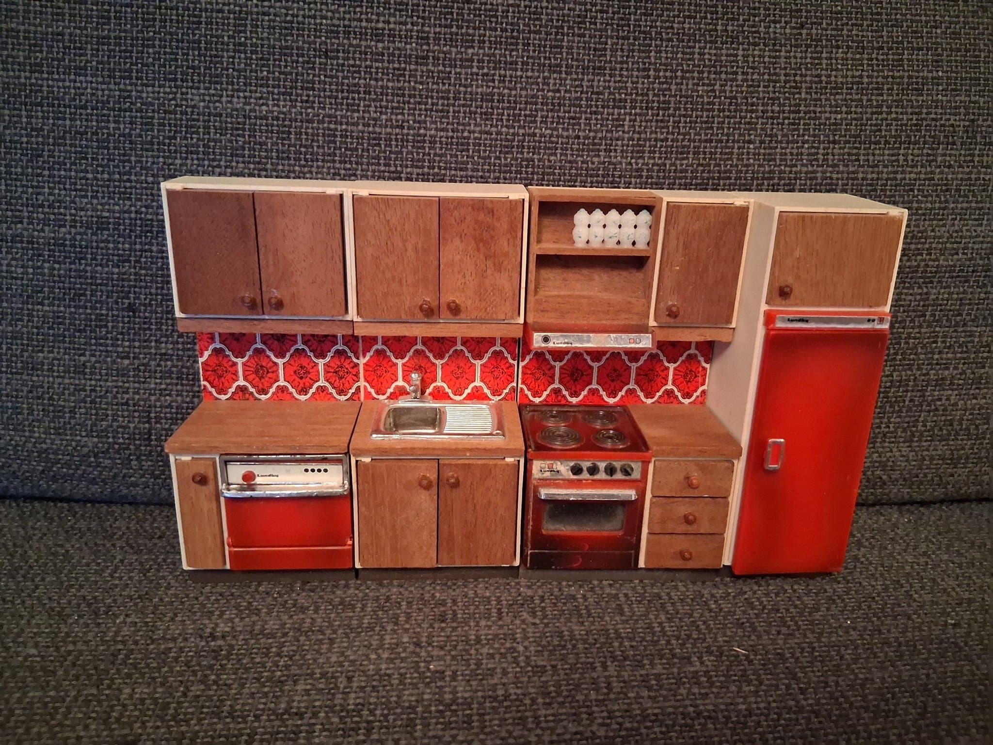 Dockskåp Lundby Kök i 4 delar.