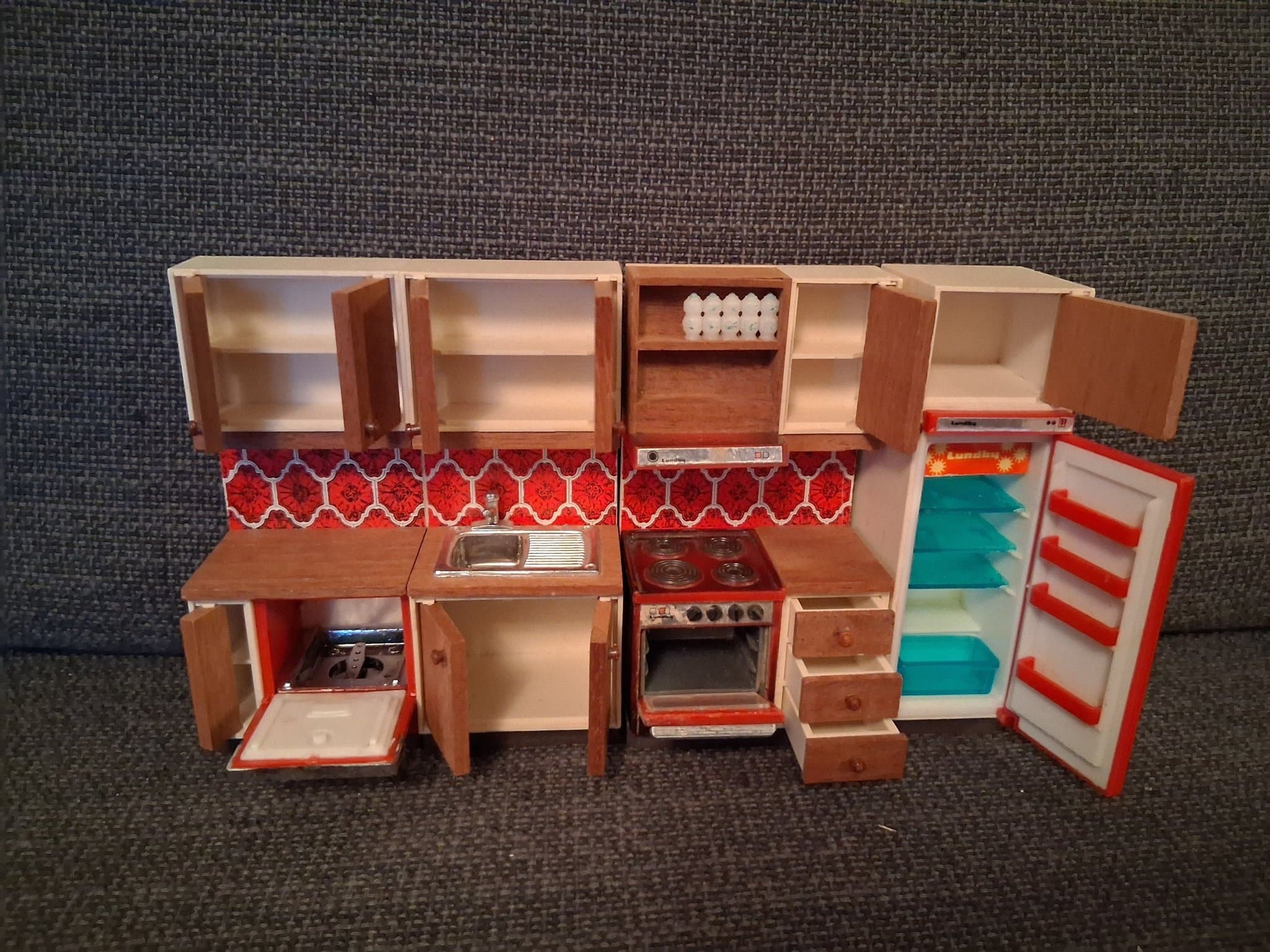 Dockskåp Lundby Kök i 4 delar.