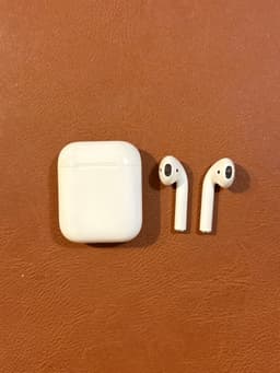 Apple AirPods 2nd Gen med laddningsfodral