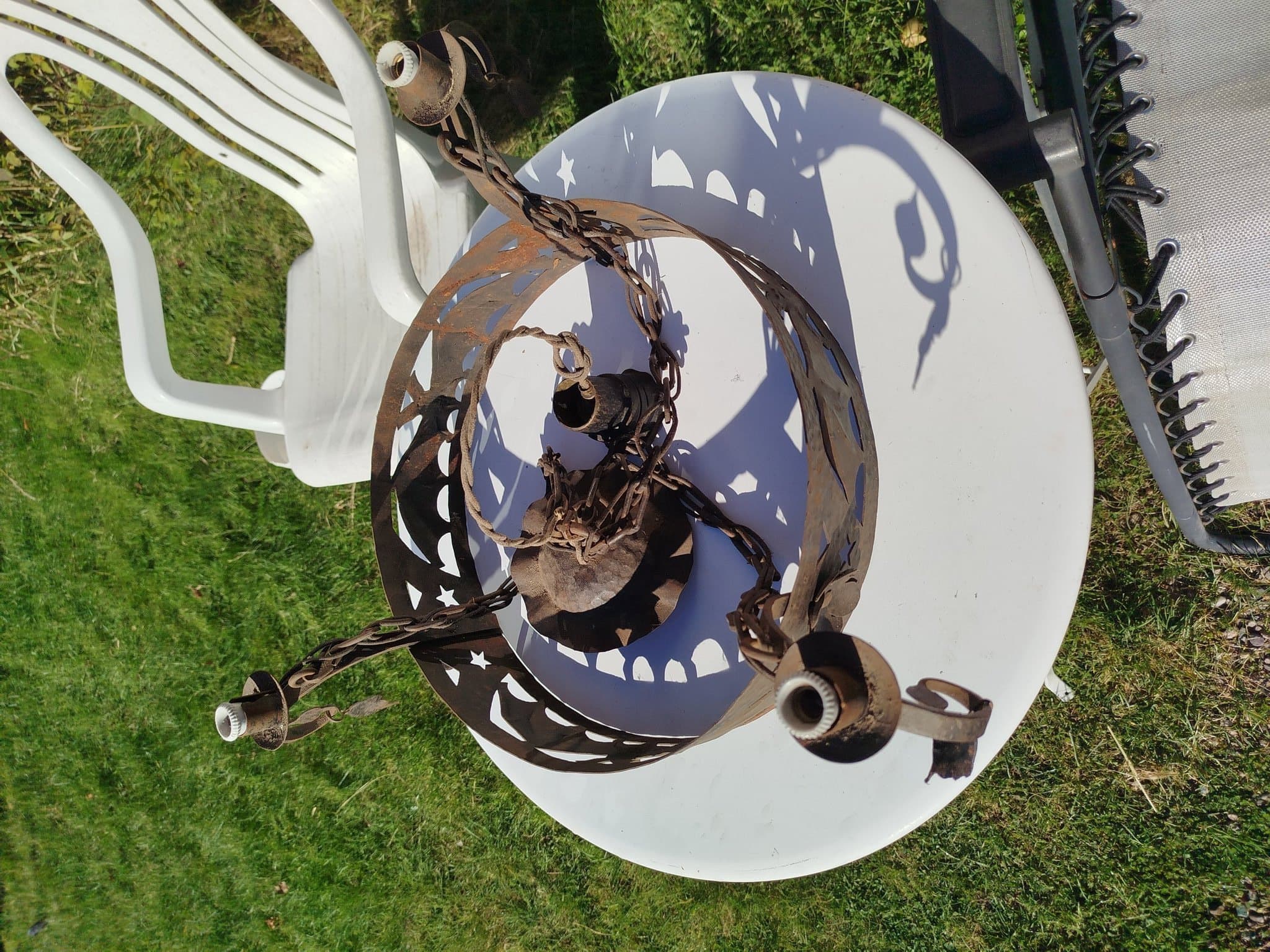 TIDLÖS LJUSKRONA - VÄL UNDERHÅLLEN