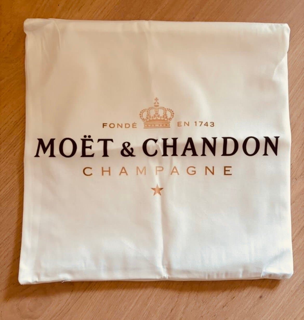 4 st Kuddfodral Moet & Chandon helt nya i förpackning!