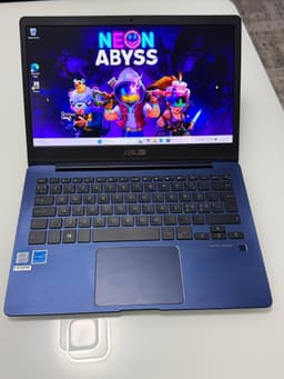 ASUS ZenBook UX331U 13”Led FHD Intel®️ Core™️ i3-8130u 256 GB SSD