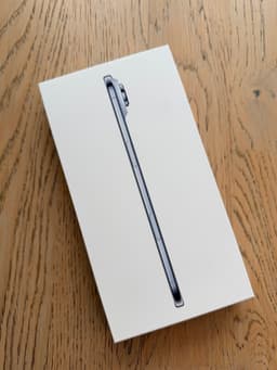 iPhone Air 256gb sky blue unopened