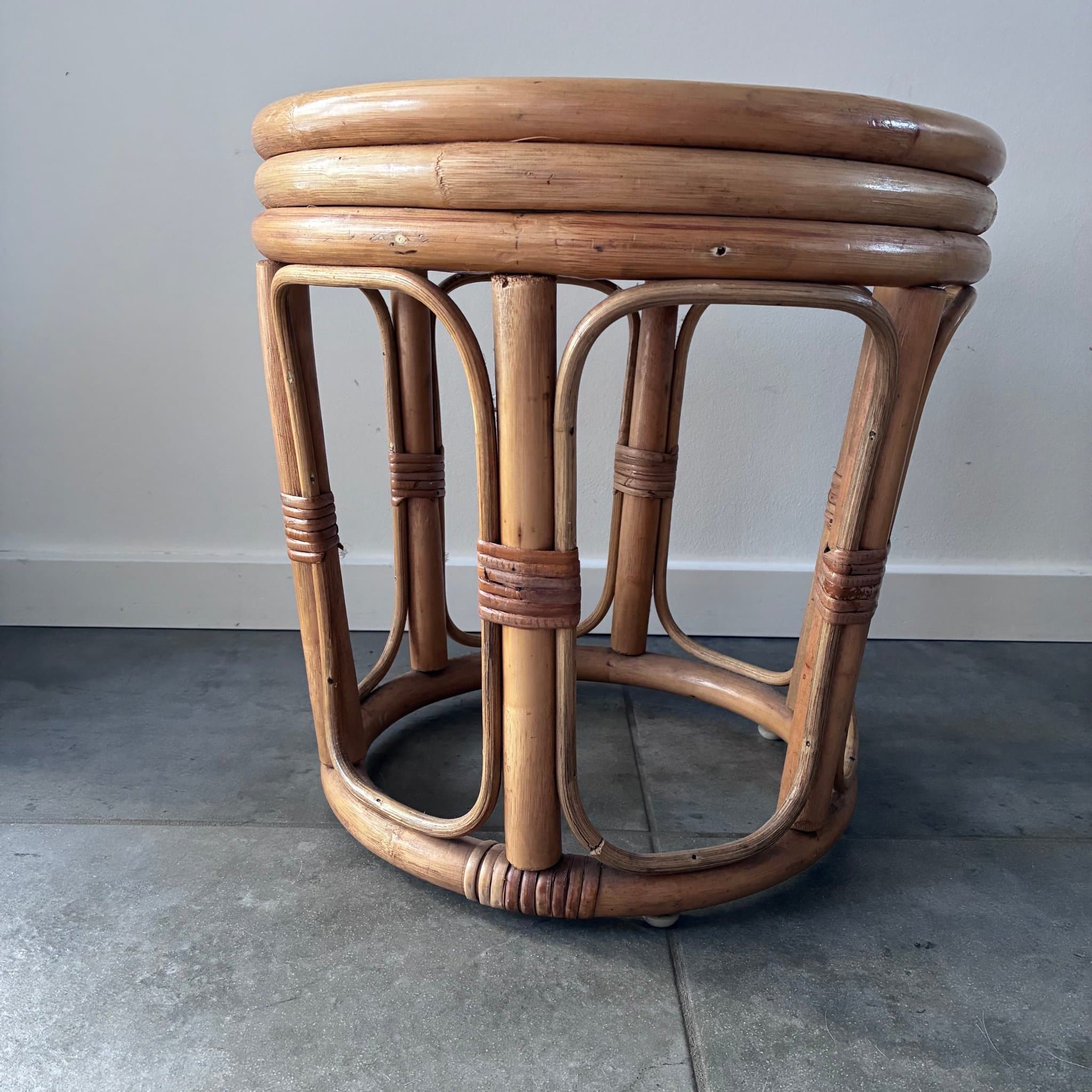 Superfin retro pall i patinerad bambu