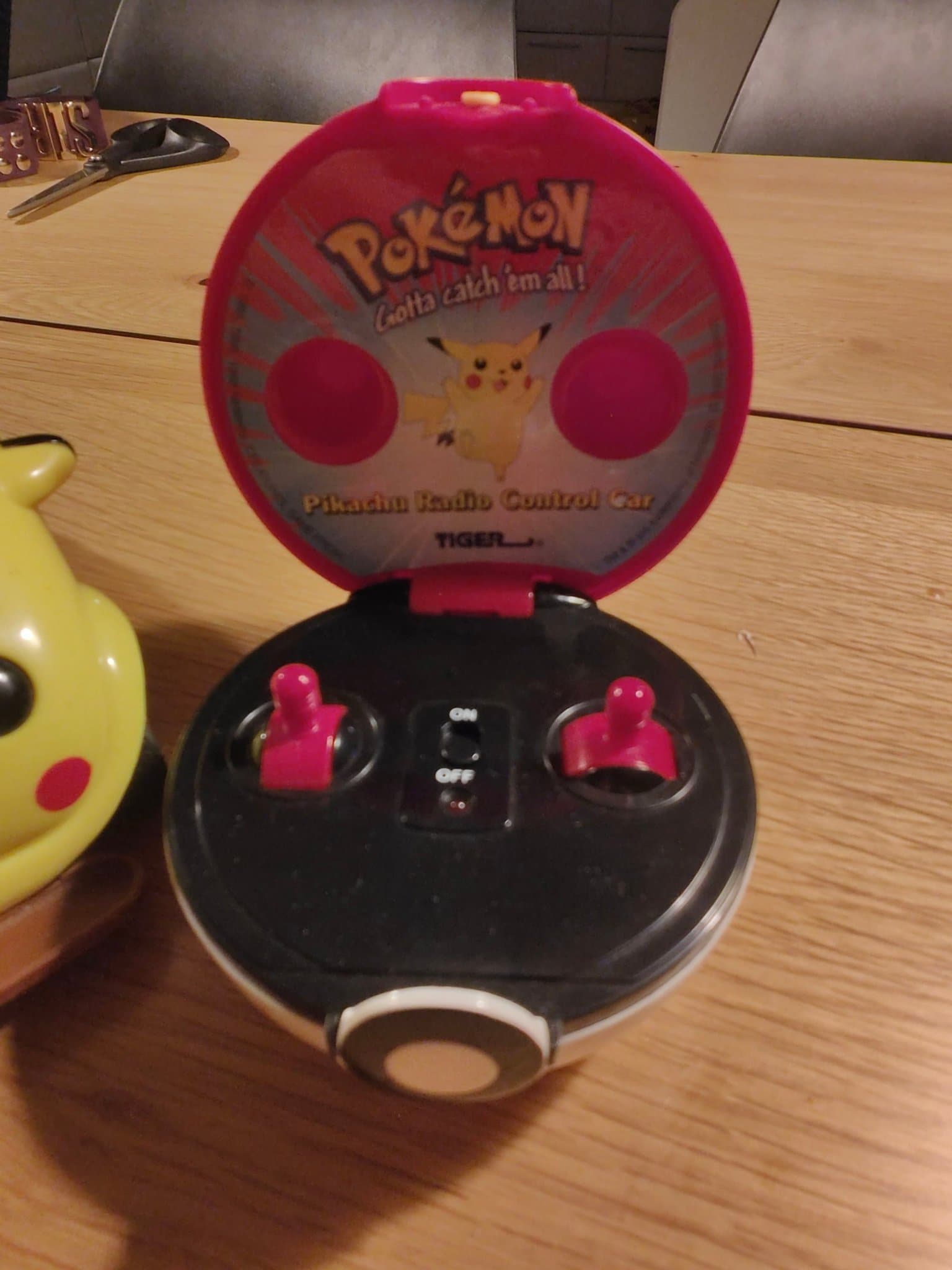 Pikachu radiostyrd bil med fjärrkontroll