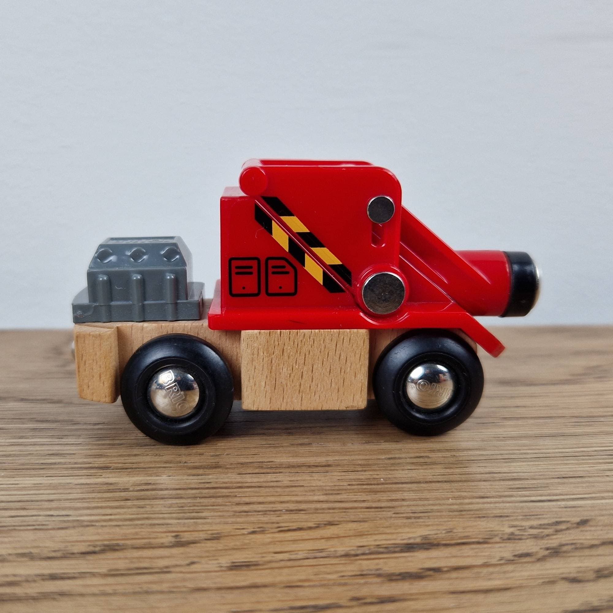 BRIO Wooden Crane Truck Construction Vehicle Magnetic Couplers