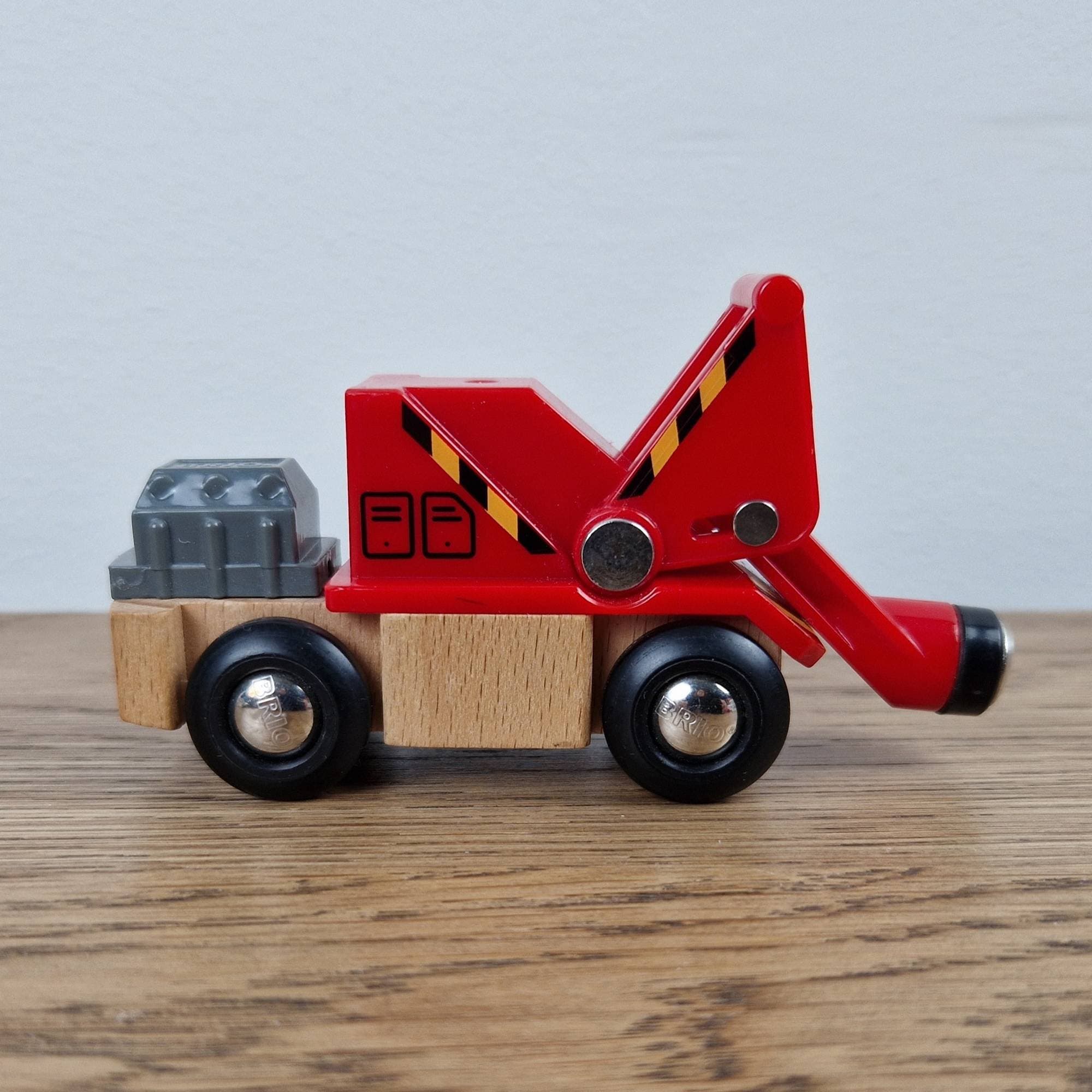 BRIO Wooden Crane Truck Construction Vehicle Magnetic Couplers