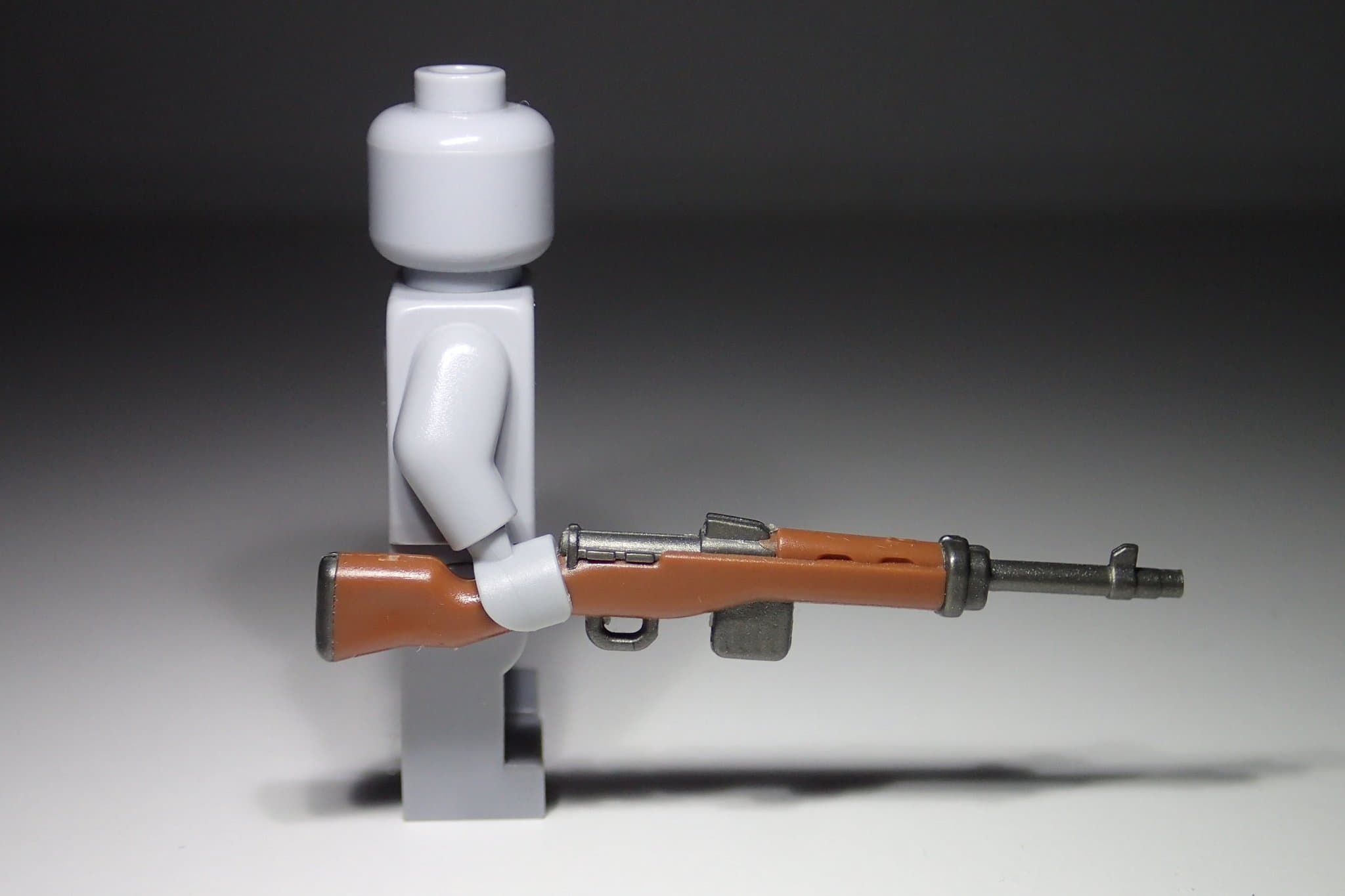 Lee Bricks minifigurvapen - Overmolded Gewehr 43 (brun & mörkgrå metallic)