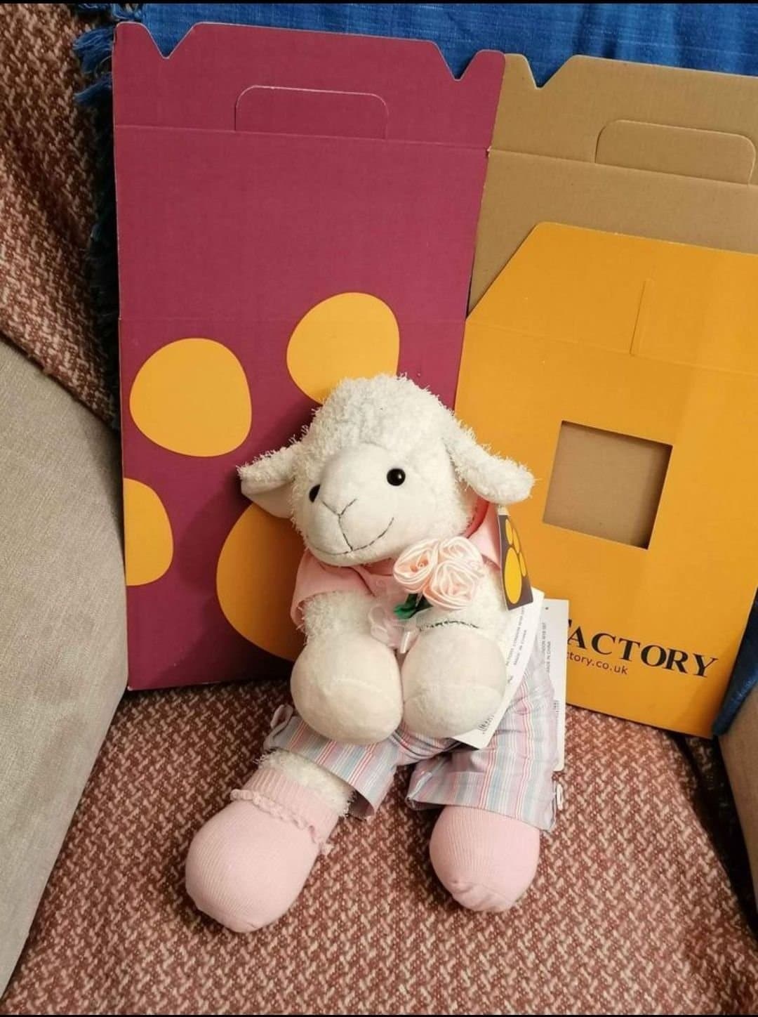 NY BUILD A BEAR GOSEDJUR LAMM MED BLOMMOR I HANDEN