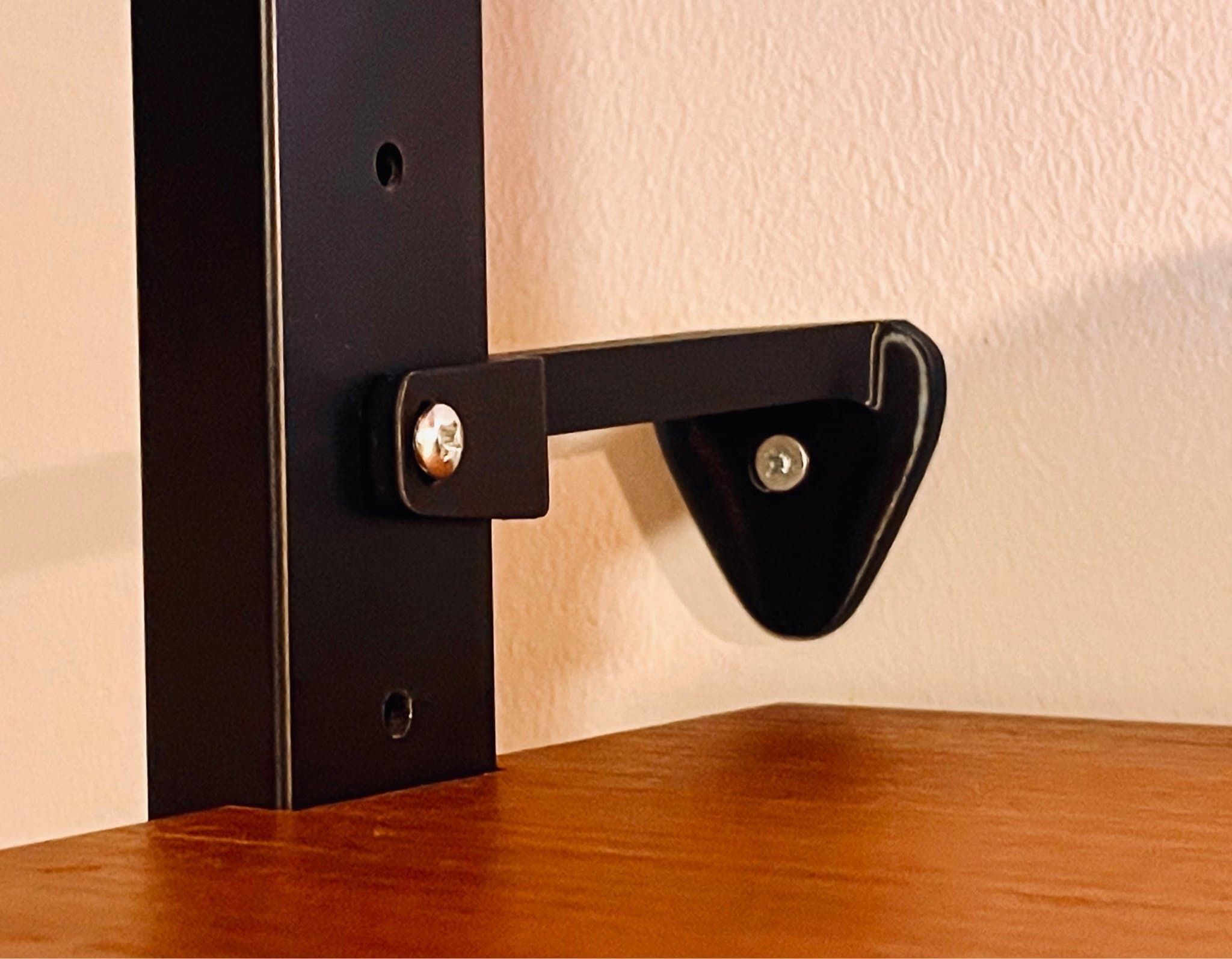 Väggfäste, Olle Pira hyllsystem.