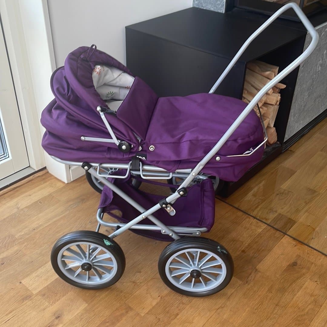 Lila Dockvagn från Brio