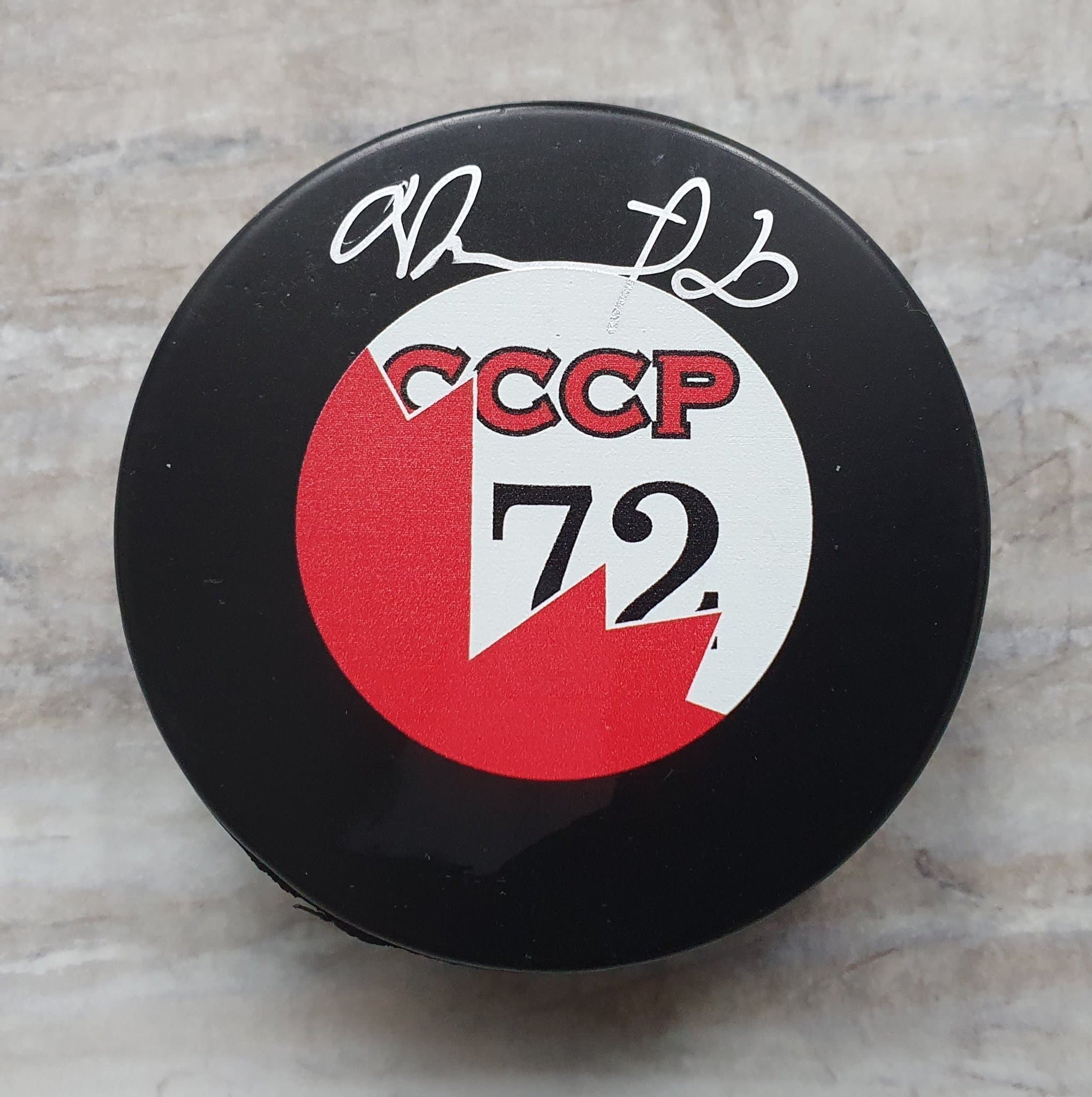 Ishockeypuck signerad Wladislaw Tretjak, lag USSR 1972, tillverkad i Tjeckien