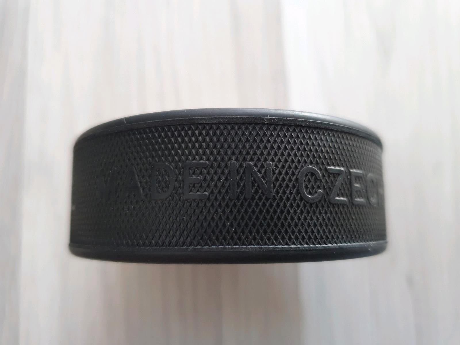 Ishockeypuck-VM 2023 med maskot, tillverkad i Tjeckien, Rubena.