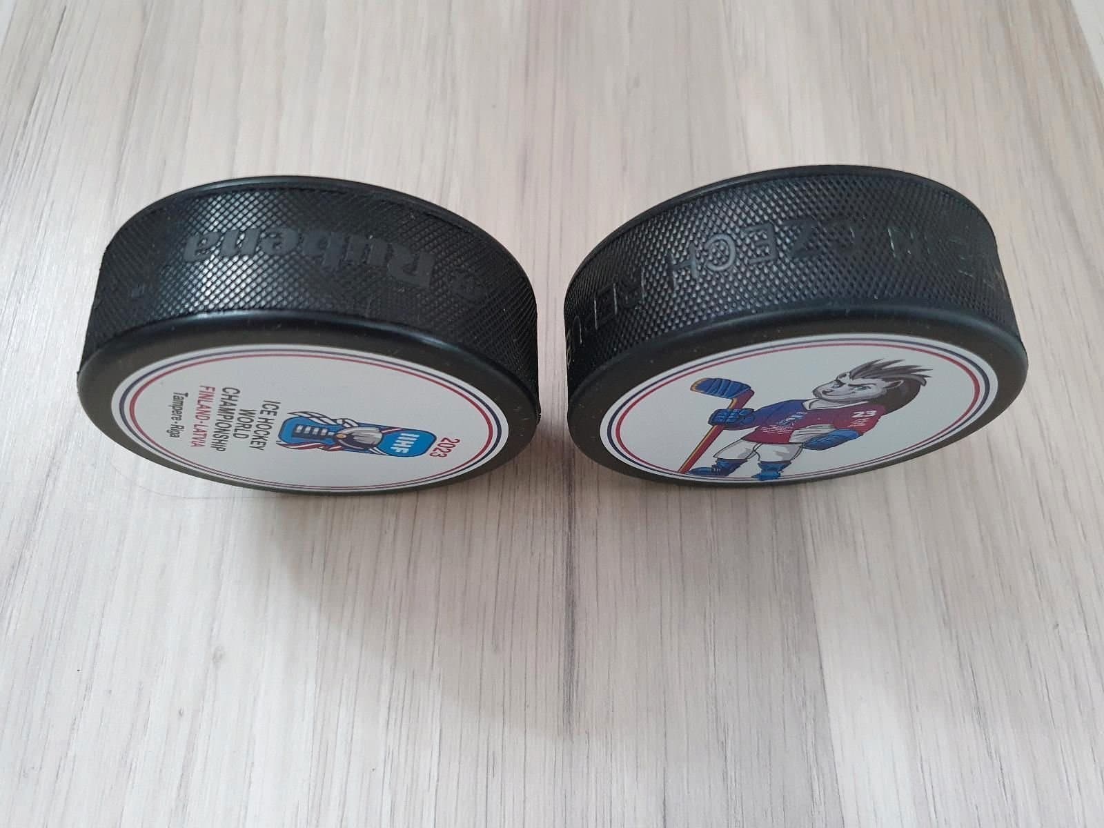 2 ishockeypuckar World Cup 2023, tillverkade i Tjeckien, Rubena